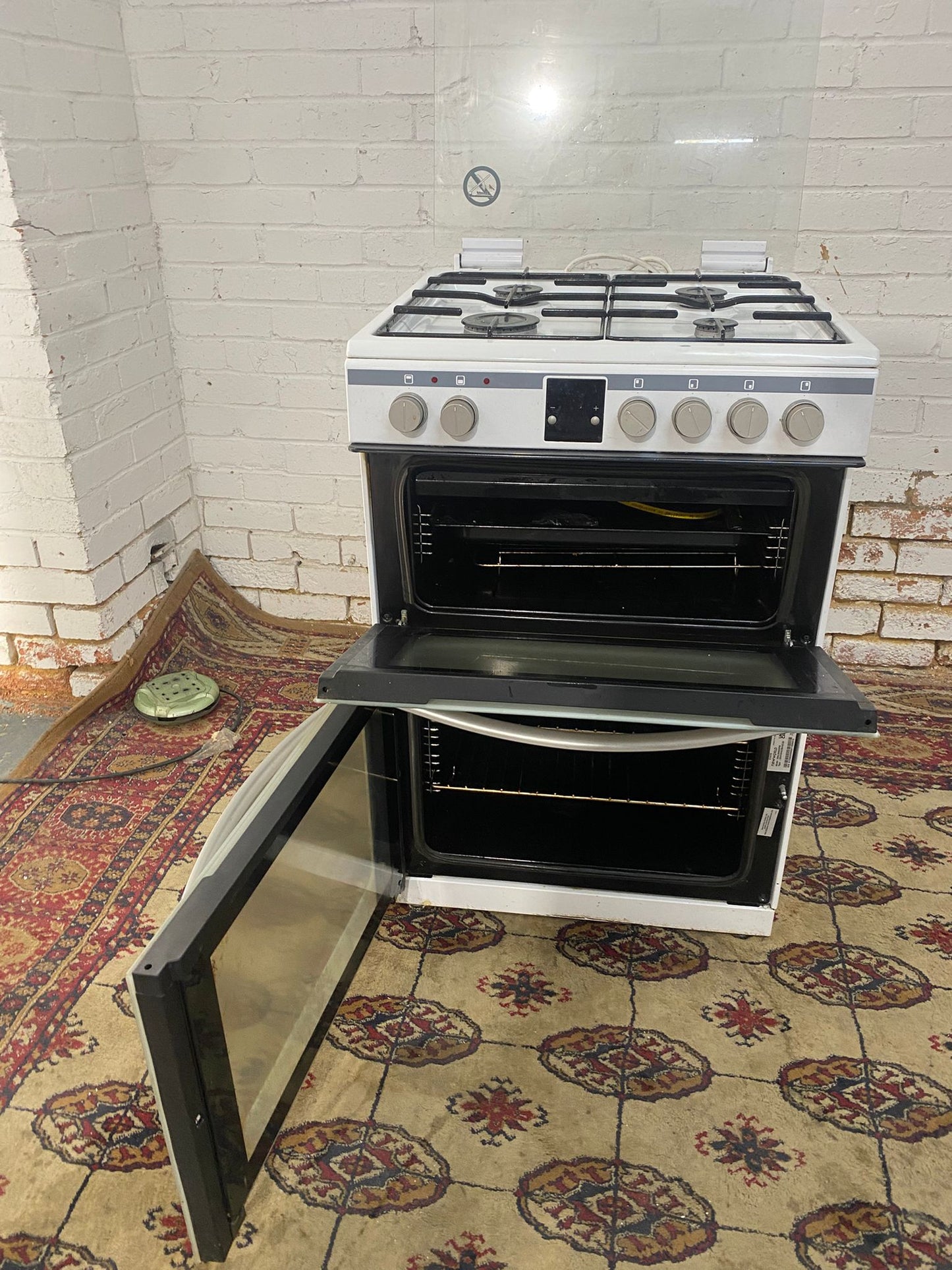 FREE DELIVERY Beautiful 60CM White NewWorld Gas Cooker With Dual Oven And Grill 60CM For Sale