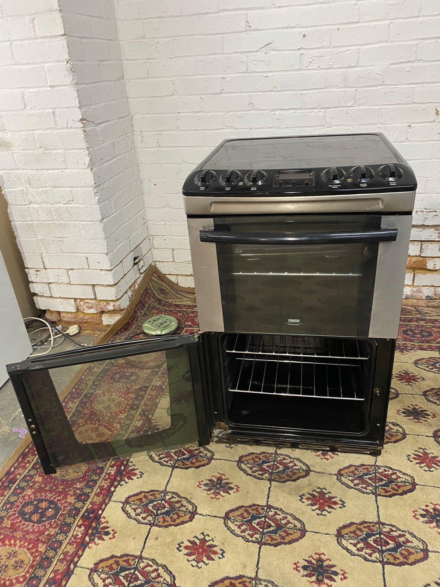 🚐Beautiful Zanussi 55CM Electric Cooker With Oven/Grill Comes With Hard Wire