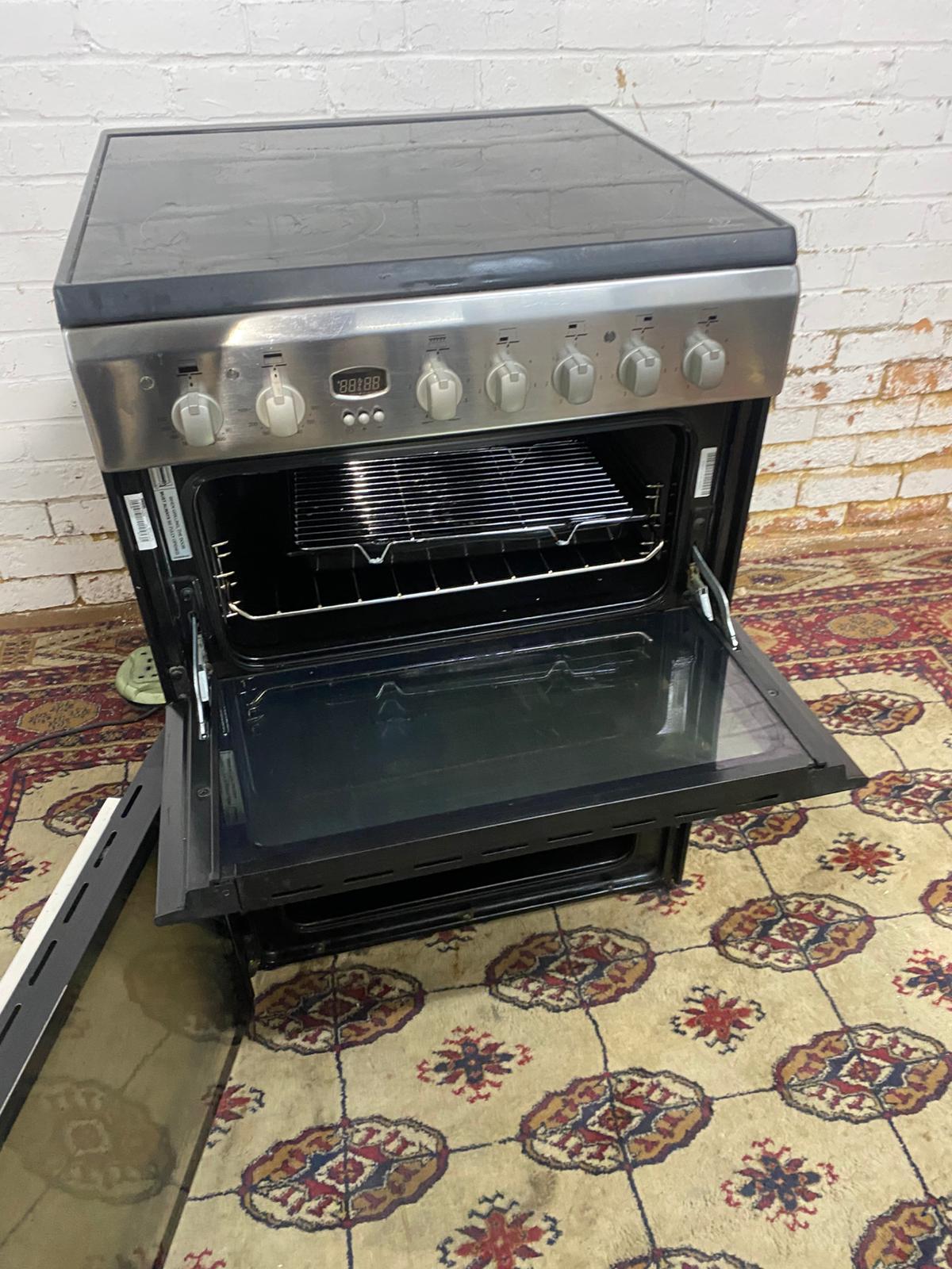 Beautiful Stainless Steel Indesit 60CM Ceramic Electric Cooker With Oven/Grill