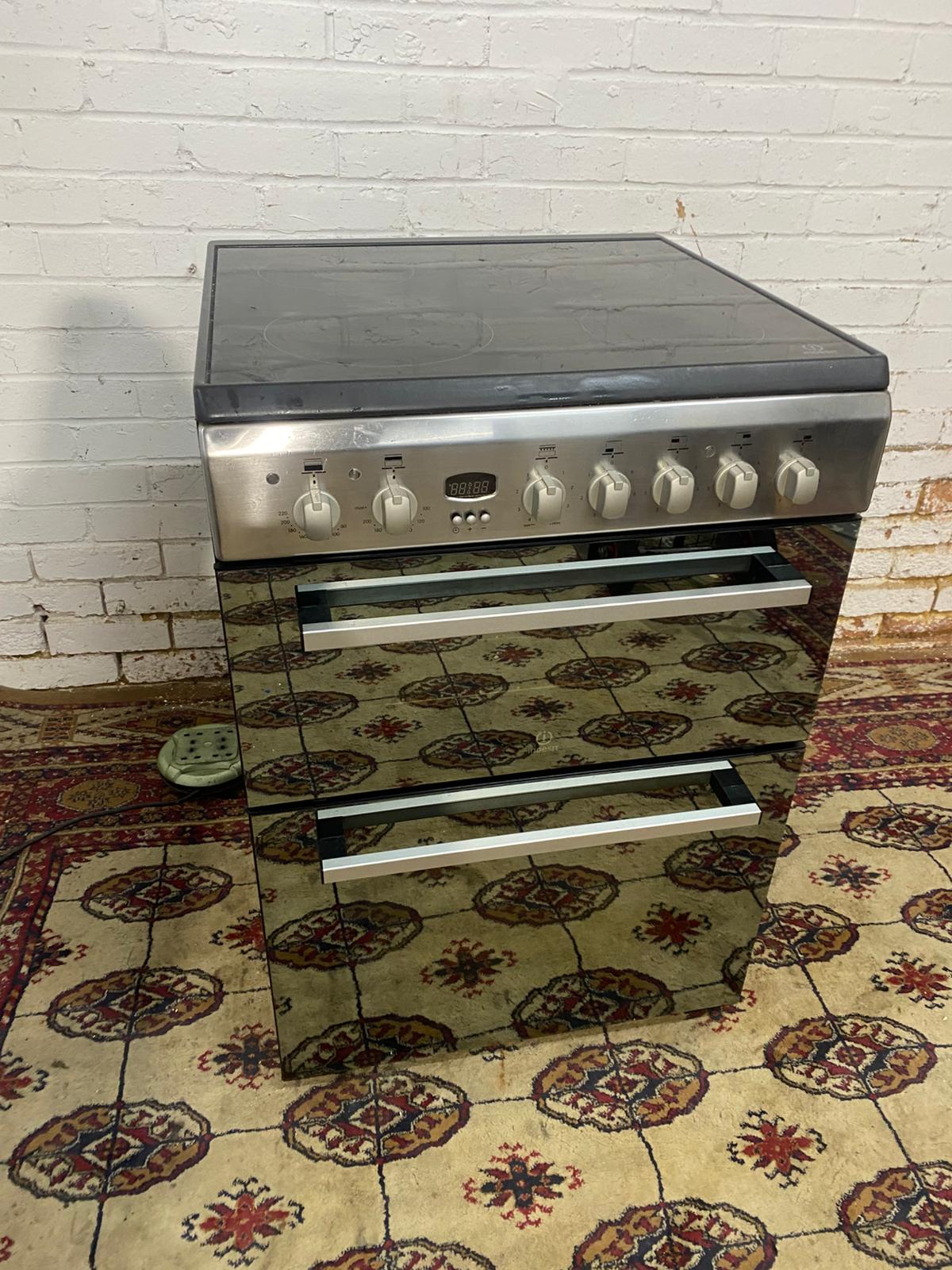 Beautiful Stainless Steel Indesit 60CM Ceramic Electric Cooker With Oven/Grill