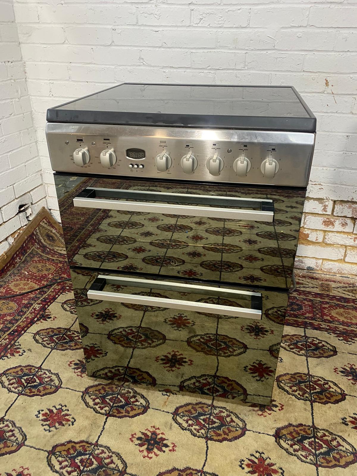 Beautiful Stainless Steel Indesit 60CM Ceramic Electric Cooker With Oven/Grill