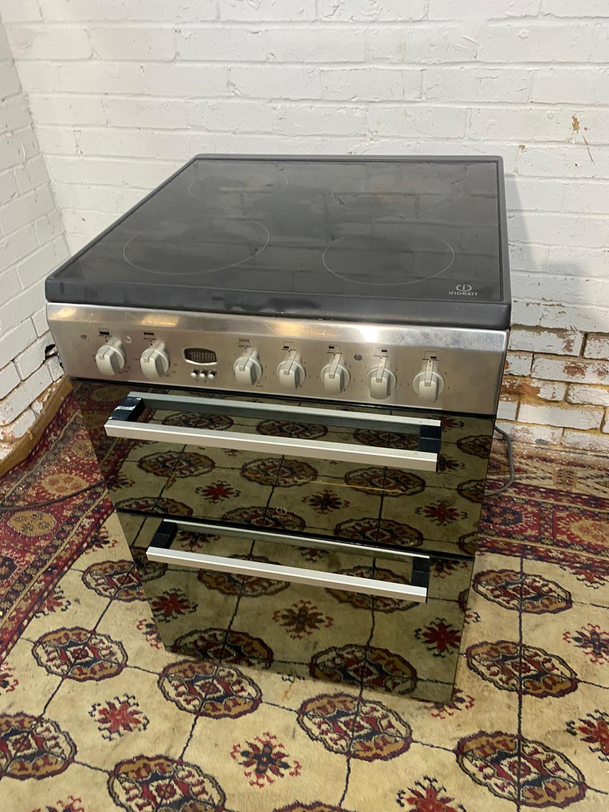 Beautiful Stainless Steel Indesit 60CM Ceramic Electric Cooker With Oven/Grill