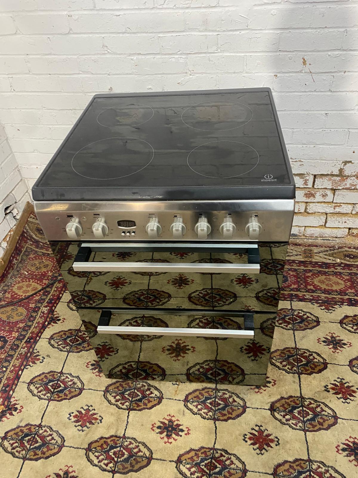 Beautiful Stainless Steel Indesit 60CM Ceramic Electric Cooker With Oven/Grill