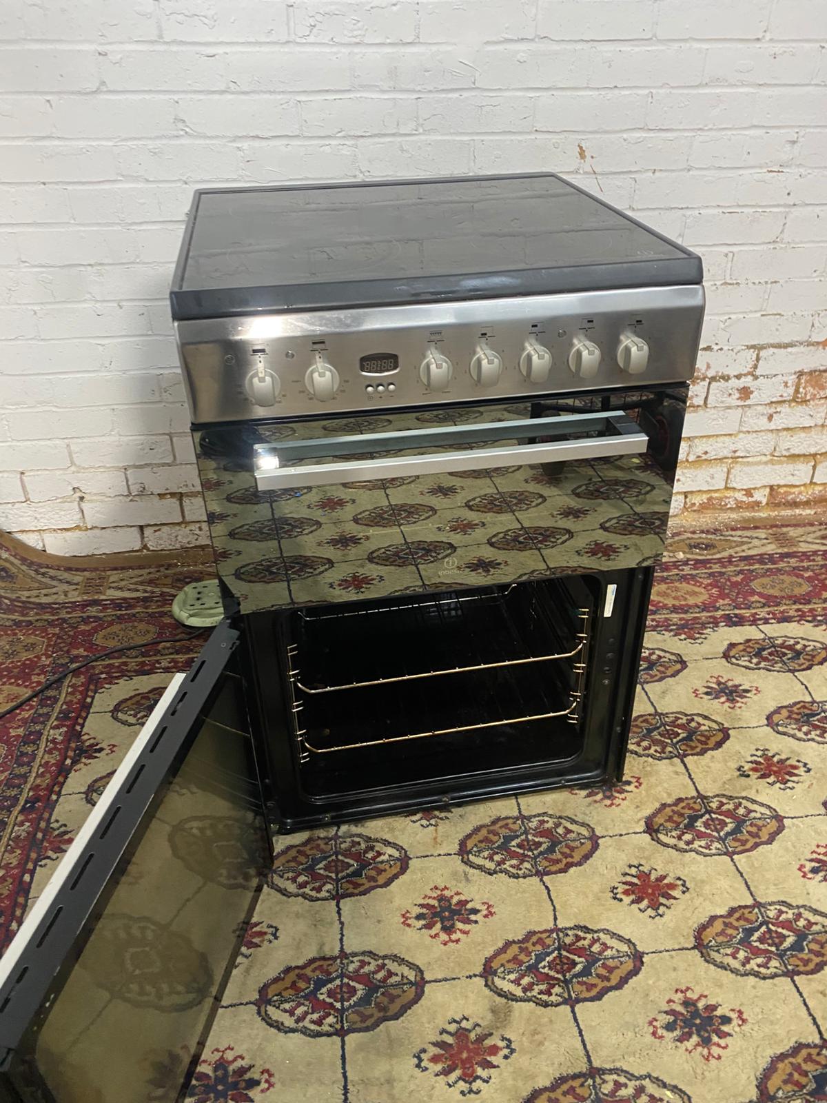 Beautiful Stainless Steel Indesit 60CM Ceramic Electric Cooker With Oven/Grill