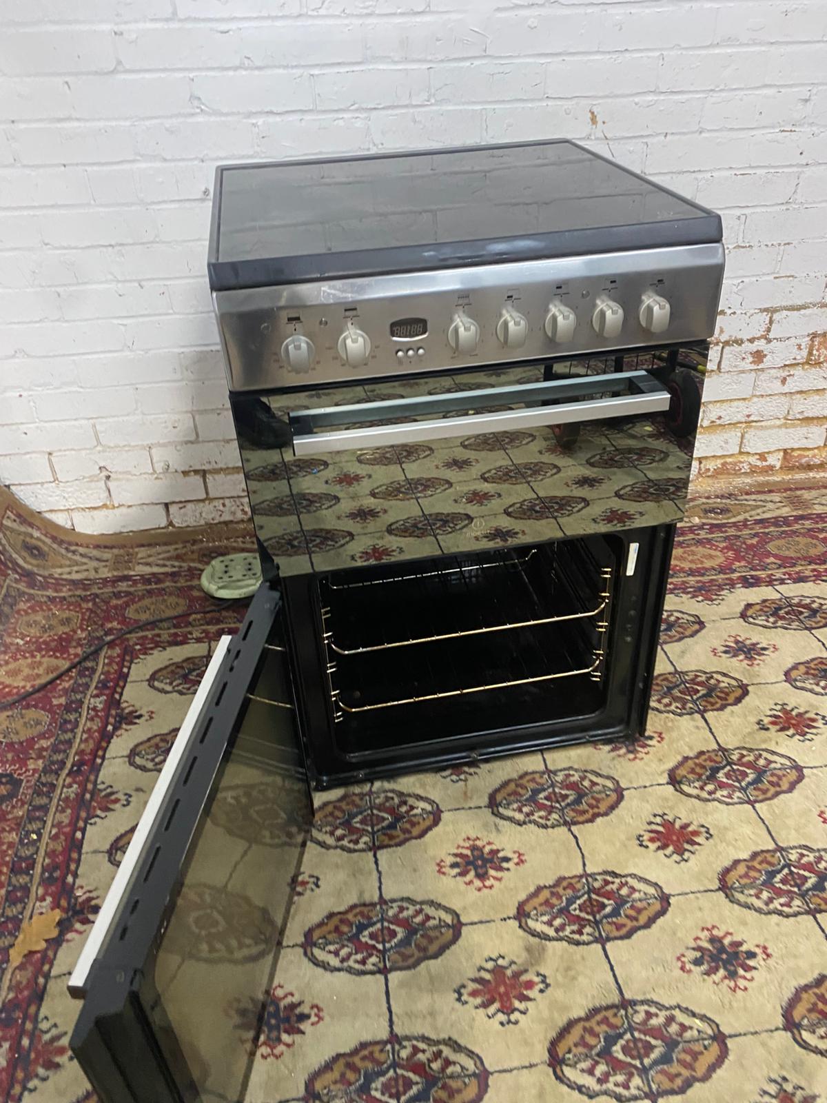 Beautiful Stainless Steel Indesit 60CM Ceramic Electric Cooker With Oven/Grill