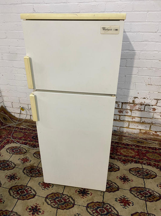 🚚Whirlpool Medium Fridge & Freezer On Top For Sale