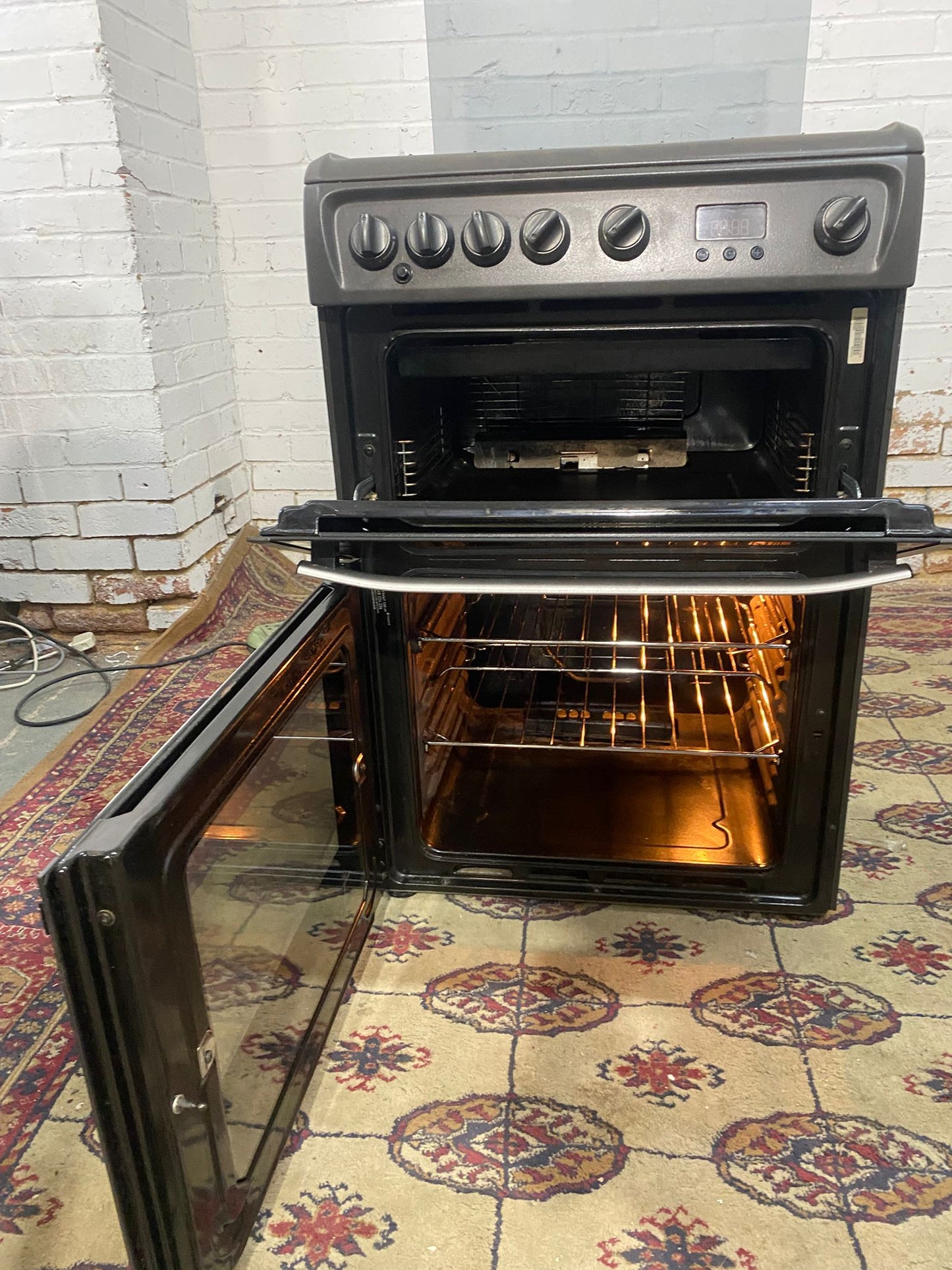 🚚Beautiful HotPoint 60CM Mattlic Grey Gas Cooker Oven/Grill For Sale