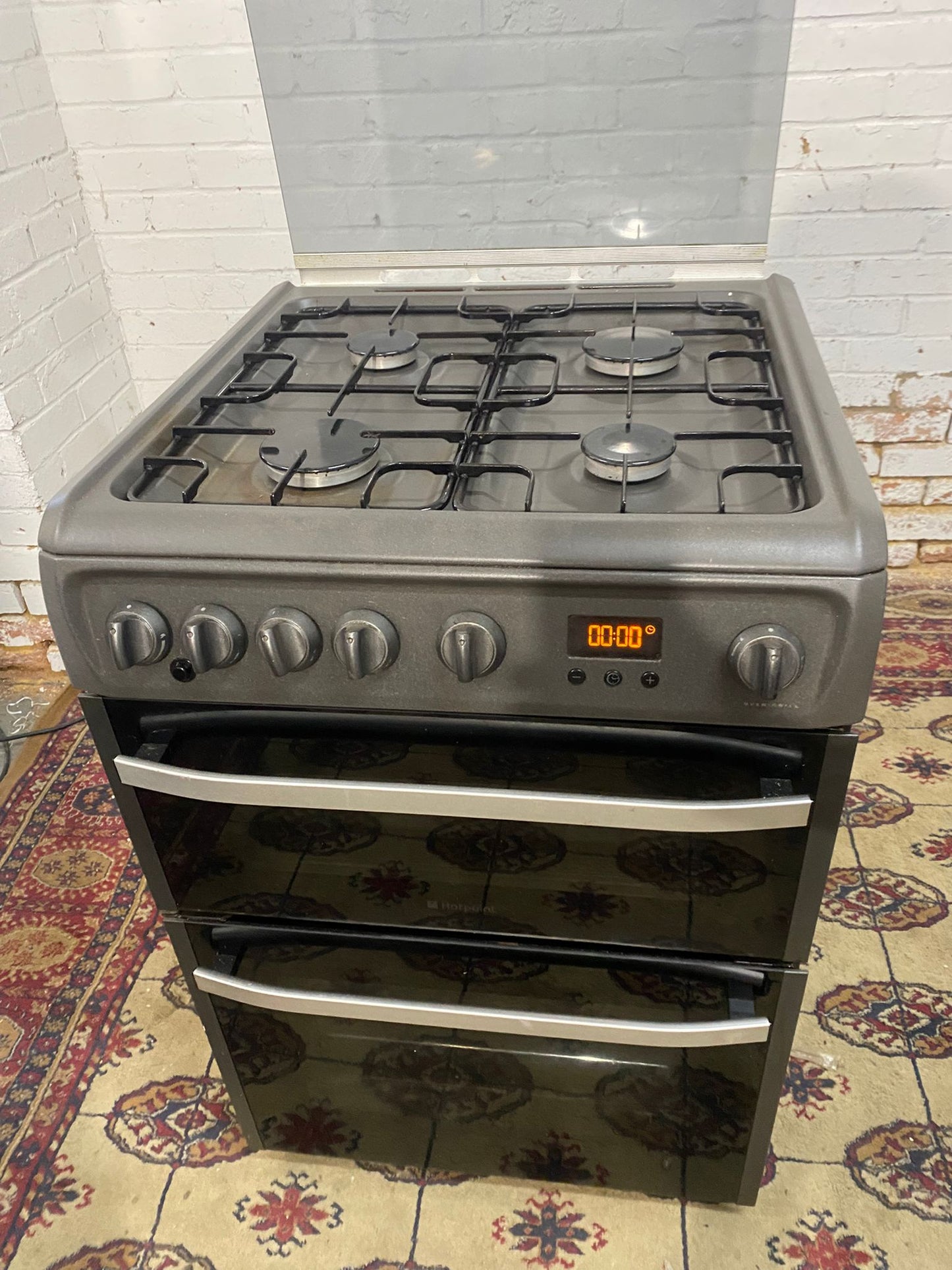 🚚Beautiful HotPoint 60CM Mattlic Grey Gas Cooker Oven/Grill For Sale