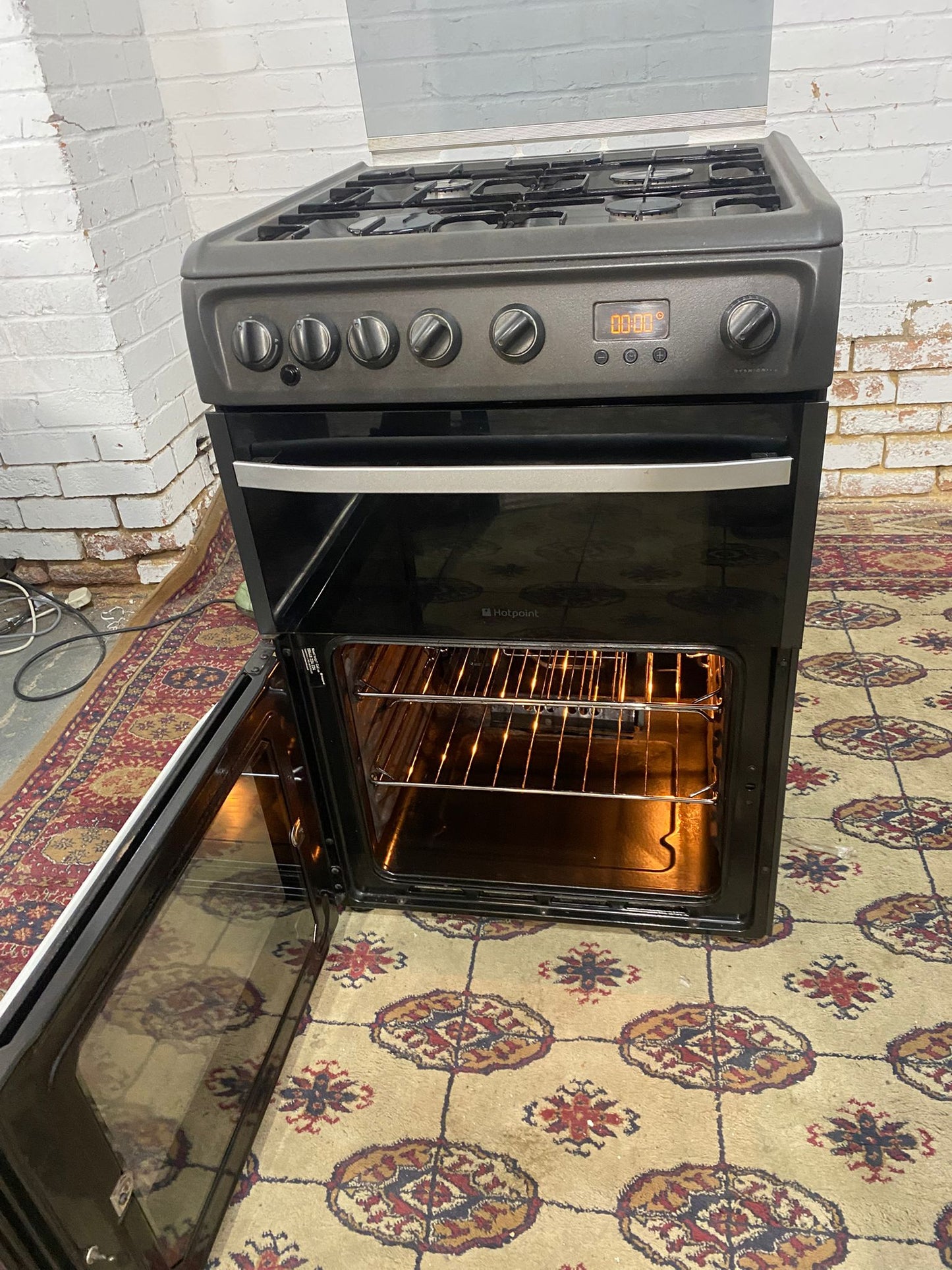 🚚Beautiful HotPoint 60CM Mattlic Grey Gas Cooker Oven/Grill For Sale