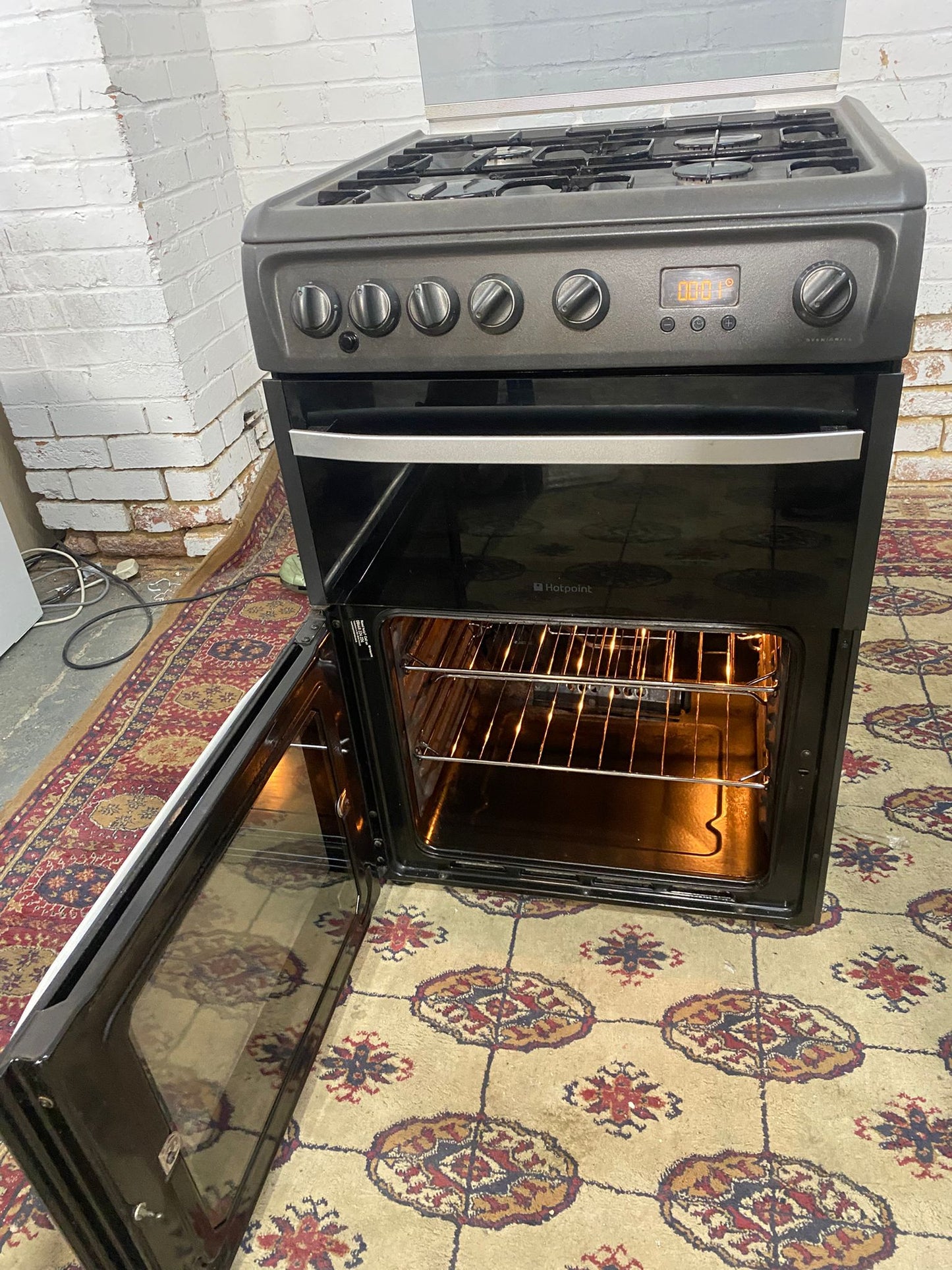 🚚Beautiful HotPoint 60CM Mattlic Grey Gas Cooker Oven/Grill For Sale