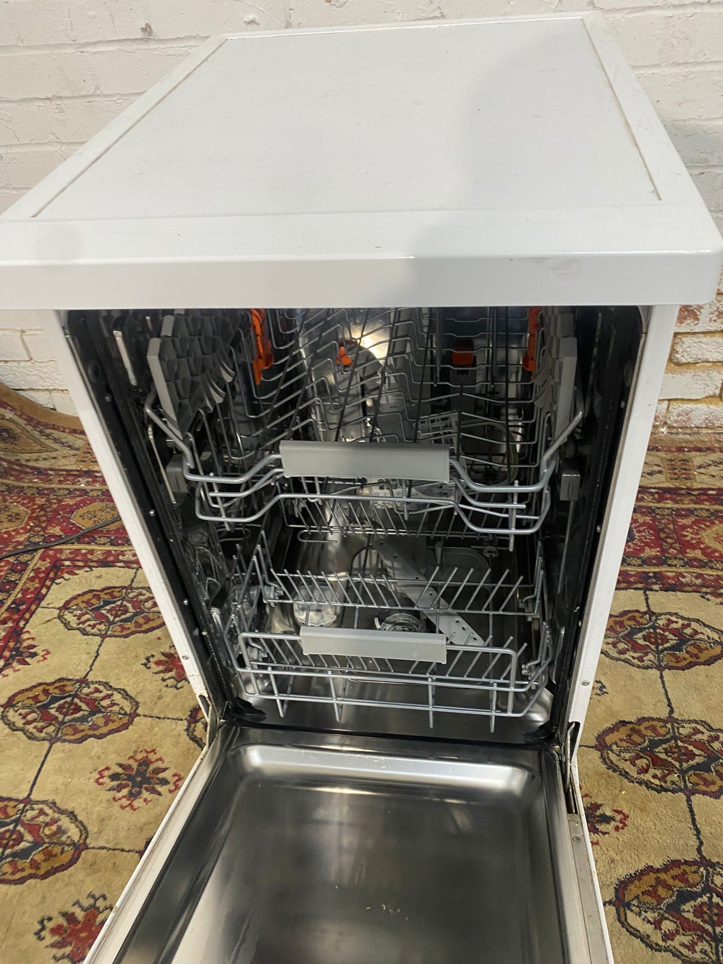 🚚HotPoint SlimLine Dishwasher For Sale