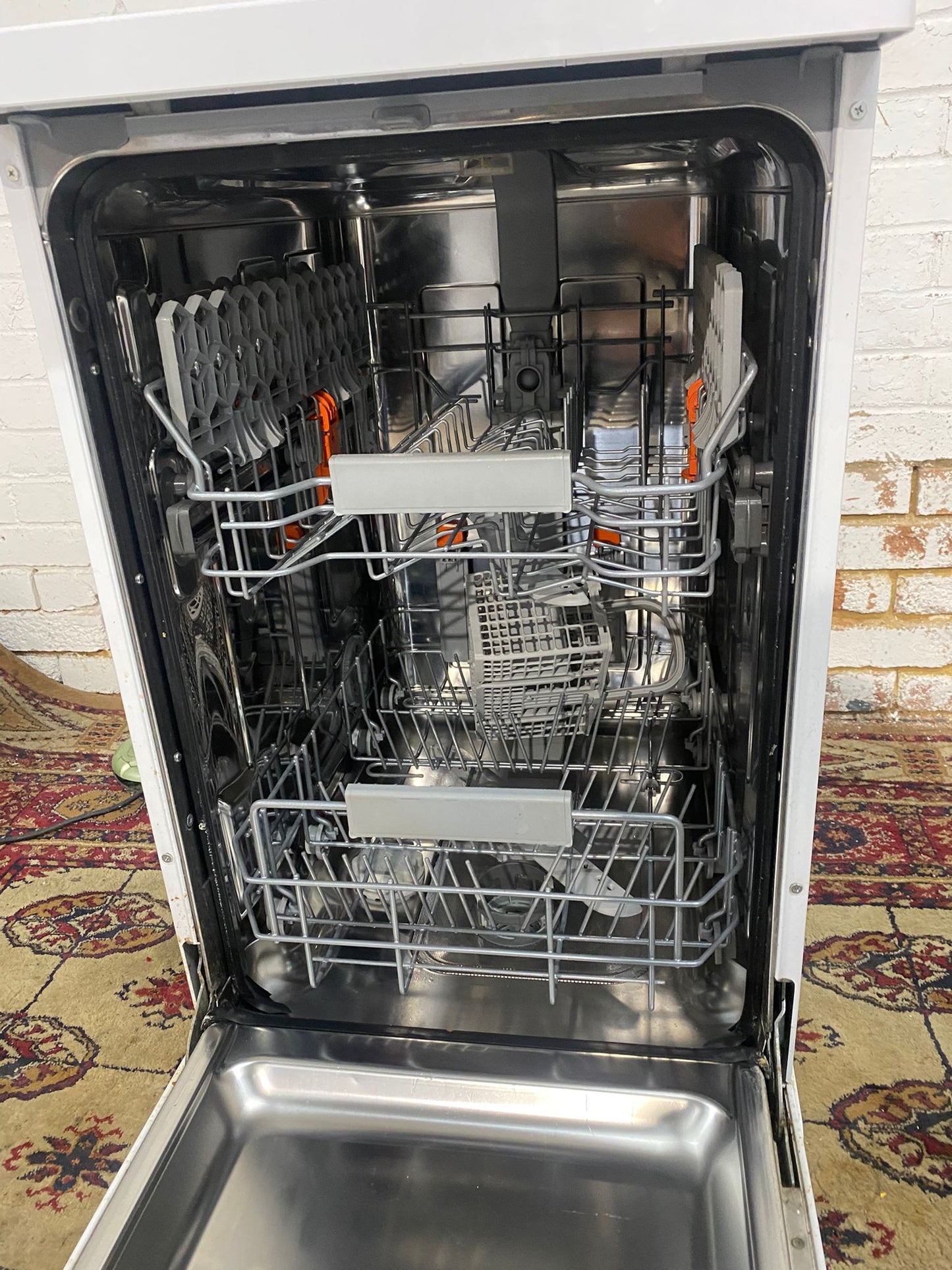 🚚HotPoint SlimLine Dishwasher For Sale