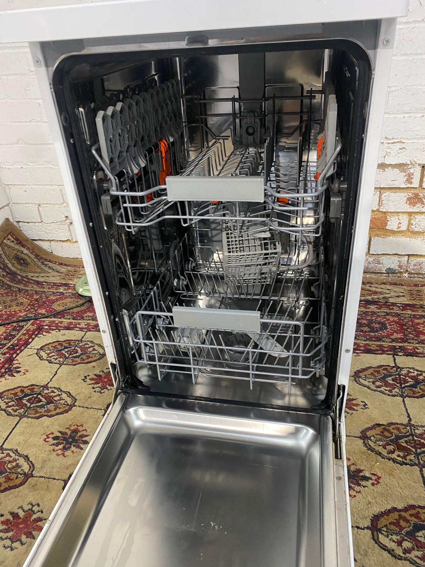 🚚HotPoint SlimLine Dishwasher For Sale
