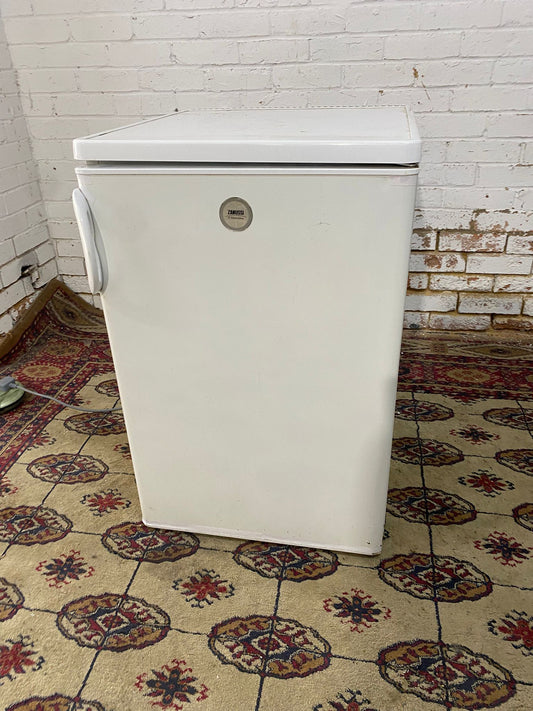 ✅🚐Zanussi UnderCounter Fridge Fridge For Sale