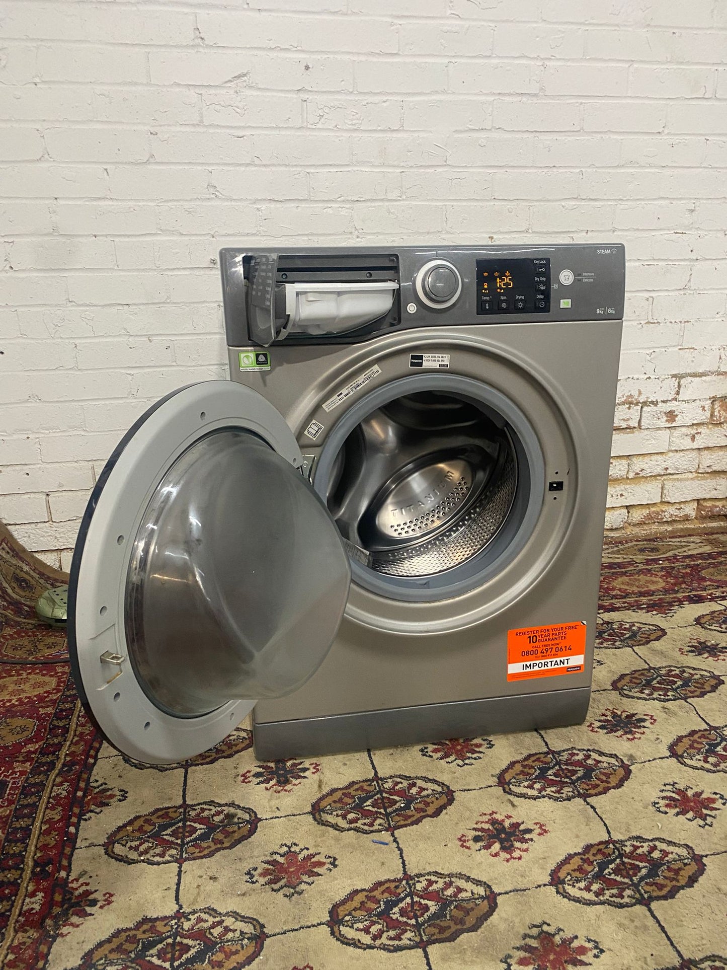 Beautiful HotPoint 9+6KG Washer Dryer Combo For Sale