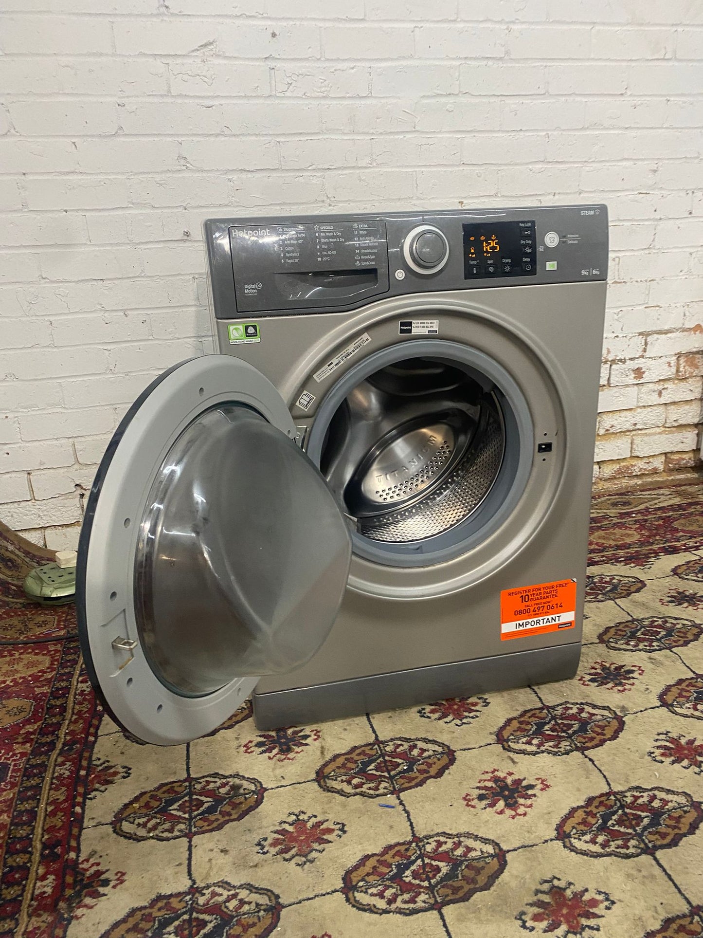 Beautiful HotPoint 9+6KG Washer Dryer Combo For Sale