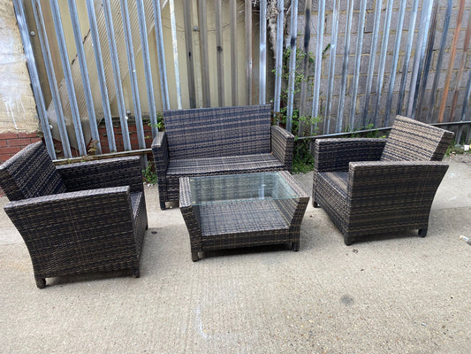 ✅🚐🚐Beautiful Rattan 2+1+1 Chairs With Matching Glass Table For Sale