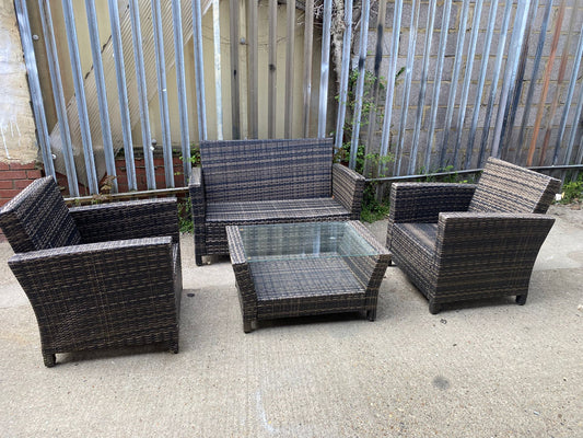 ✅🚐🚐Beautiful Rattan 2+1+1 Chairs With Matching Glass Table For Sale