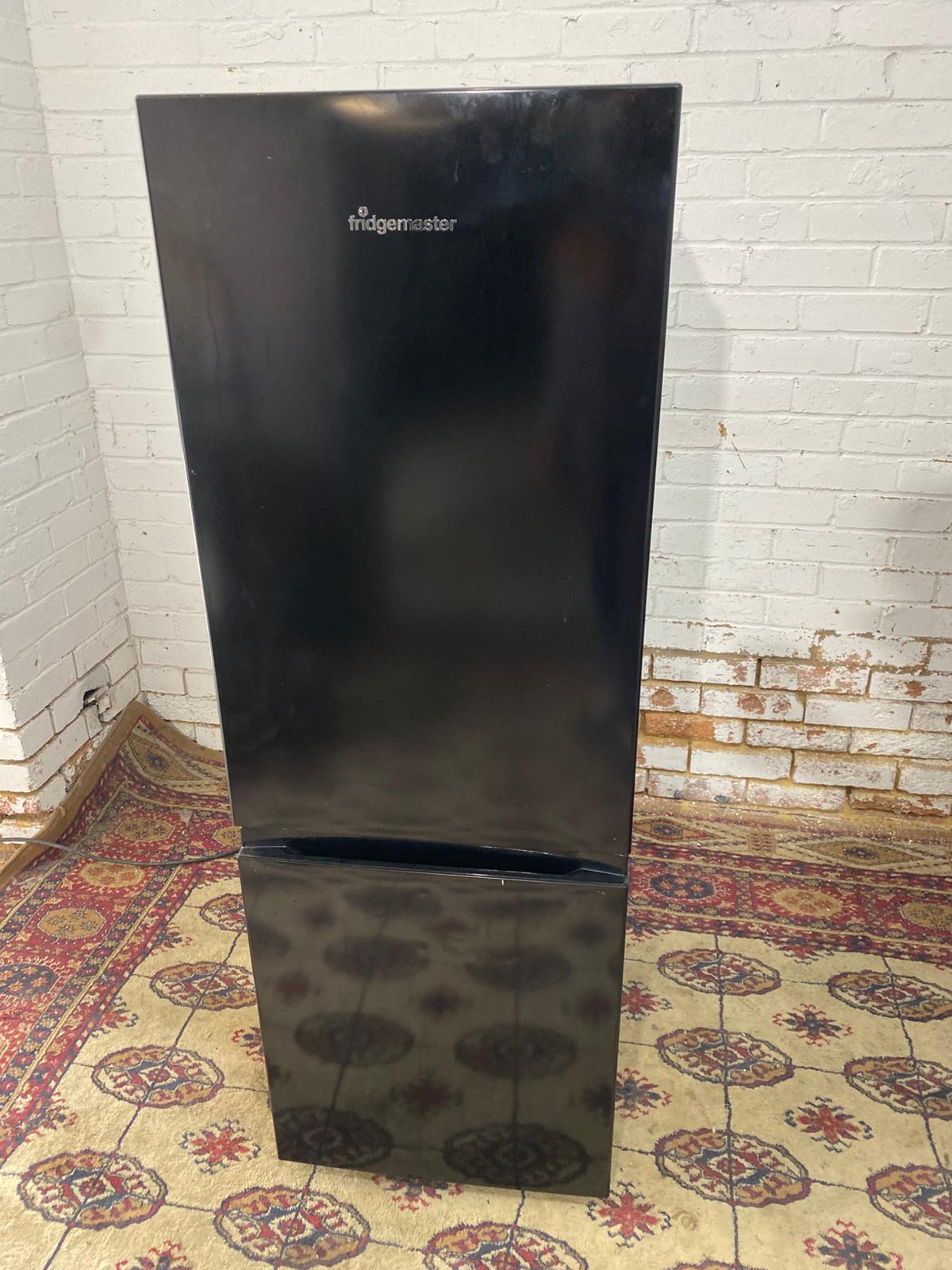 ✅🚐Beautiful Medium Black Fridge Fridge For Sale
