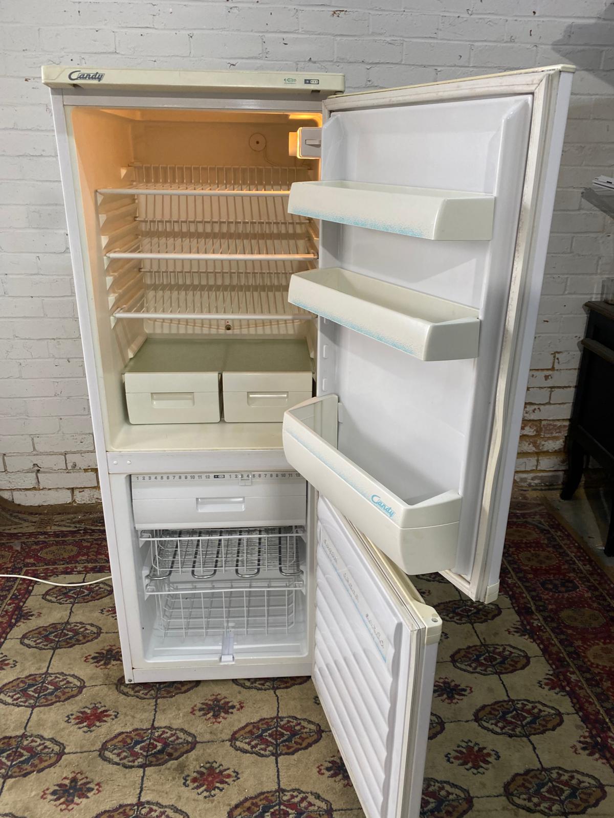 ✅🚐Beautiful Candy Medium Fridge Fridge For Sale