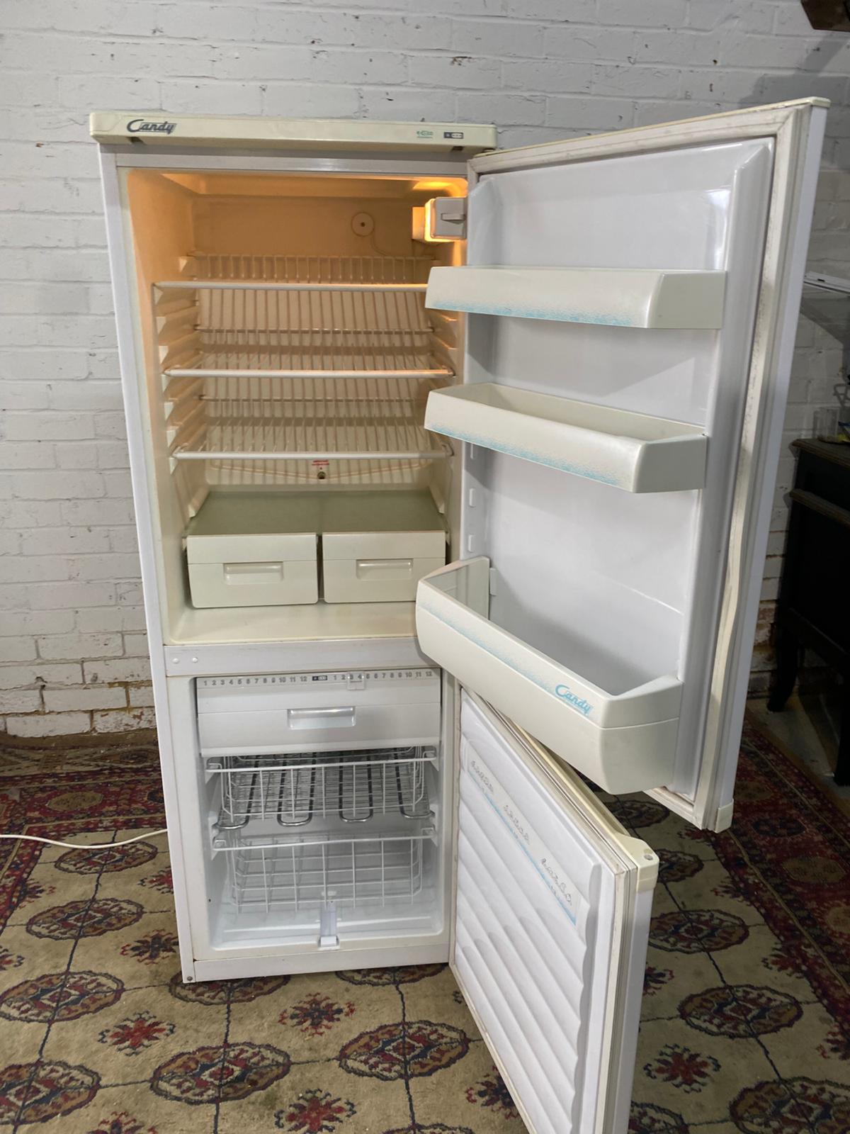 ✅🚐Beautiful Candy Medium Fridge Fridge For Sale