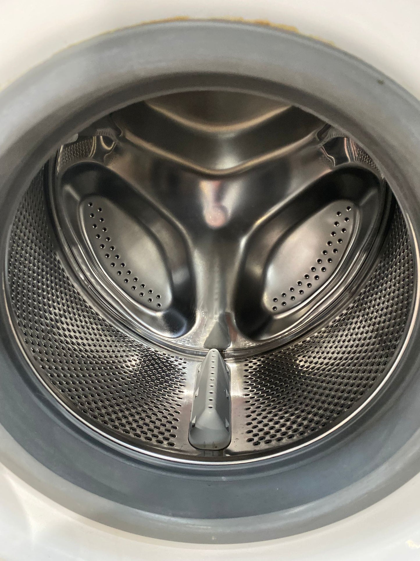 🚚Beautiful Indesit 8KG Washing Machine For Sale