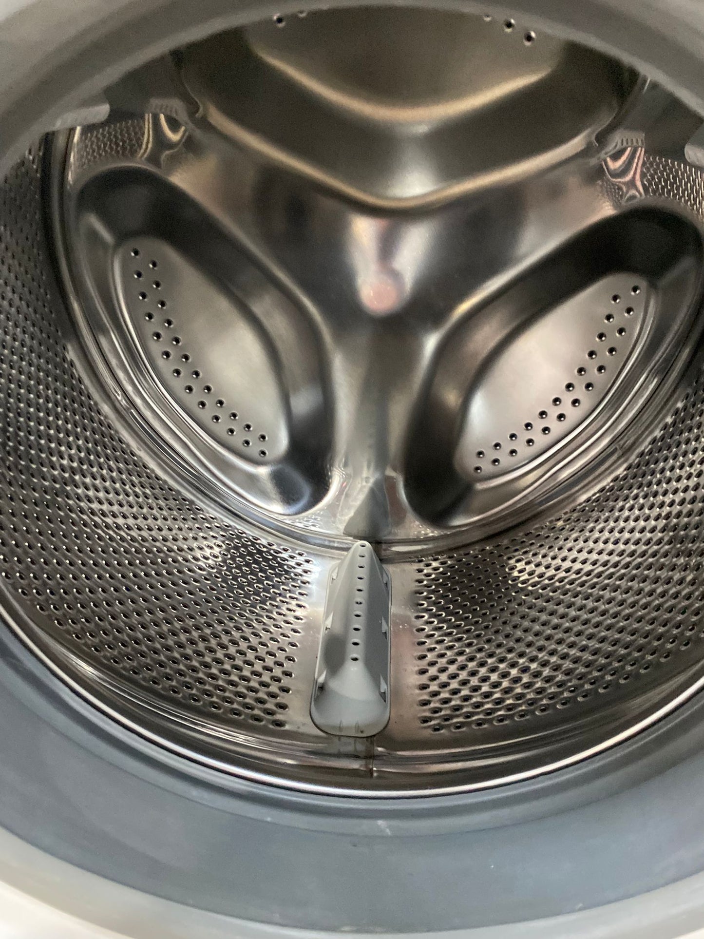 🚚Beautiful Indesit 8KG Washing Machine For Sale
