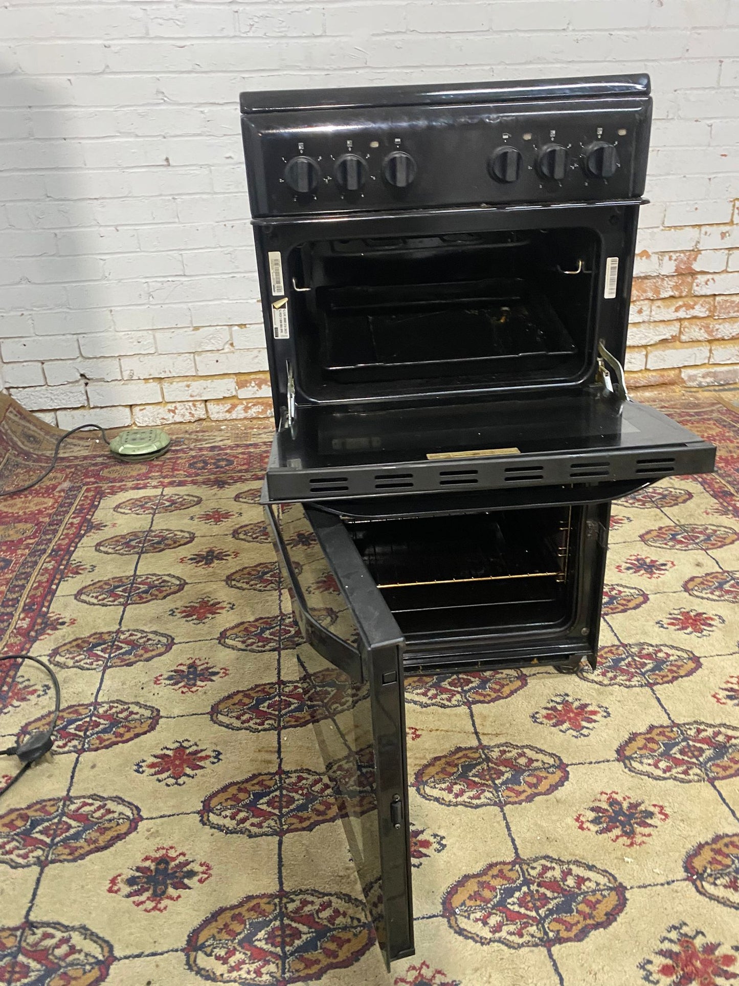 🚐Beautiful HotPoint Black 50CM Electric Ceramic Cooker With  Oven/Grill For Sale