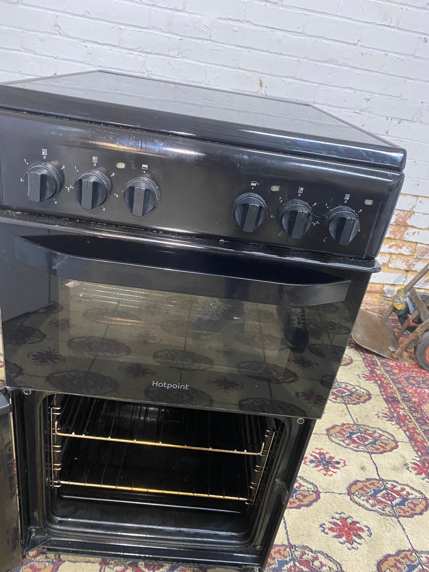 🚐Beautiful HotPoint Black 50CM Electric Ceramic Cooker With  Oven/Grill For Sale