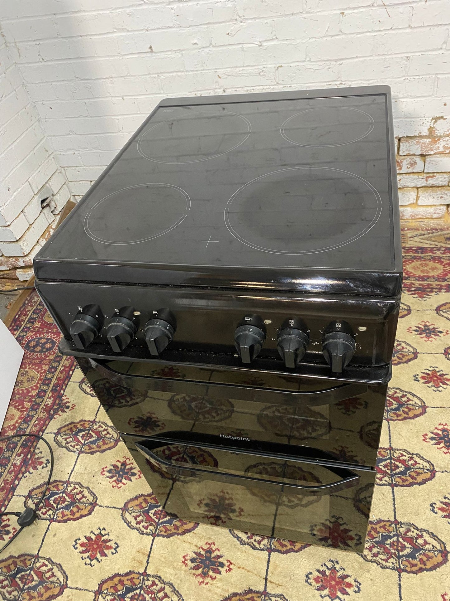 🚐Beautiful HotPoint Black 50CM Electric Ceramic Cooker With  Oven/Grill For Sale