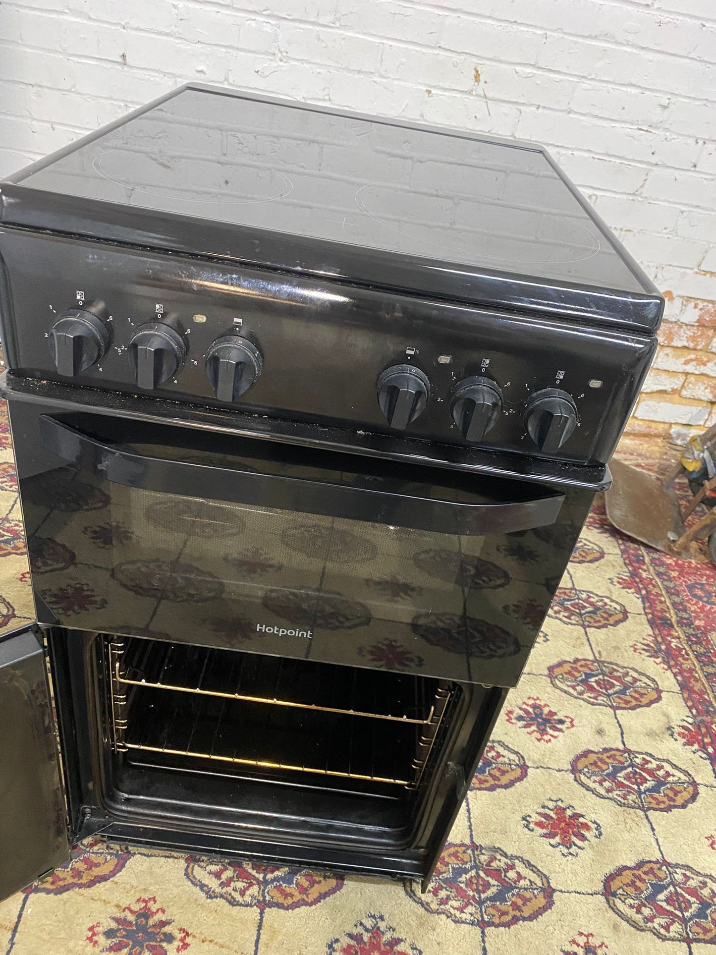 🚐Beautiful HotPoint Black 50CM Electric Ceramic Cooker With  Oven/Grill For Sale
