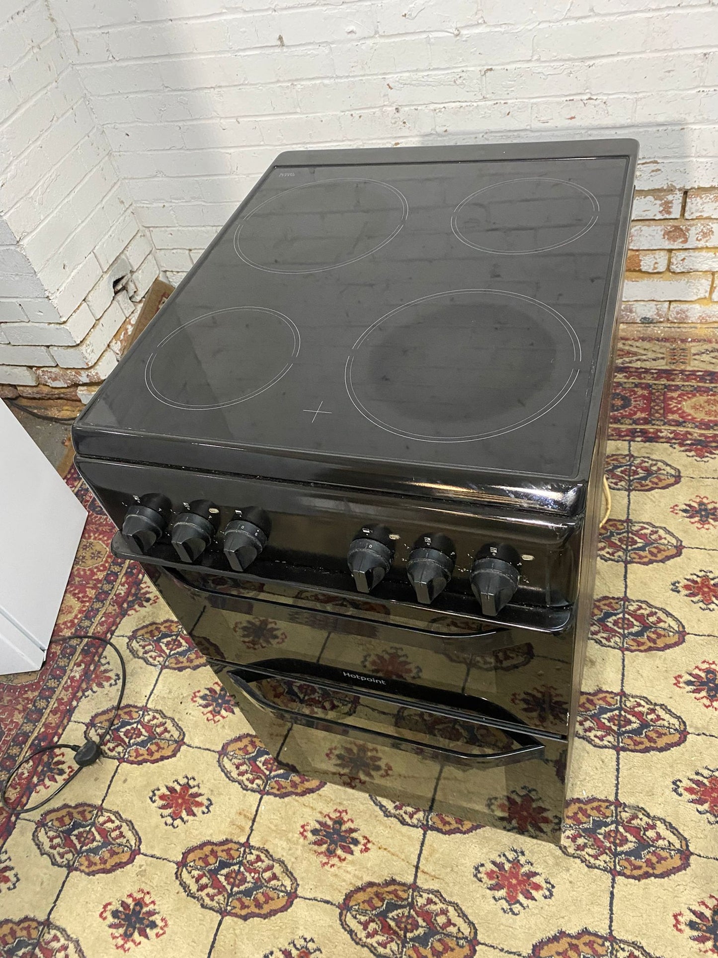 🚐Beautiful HotPoint Black 50CM Electric Ceramic Cooker With  Oven/Grill For Sale