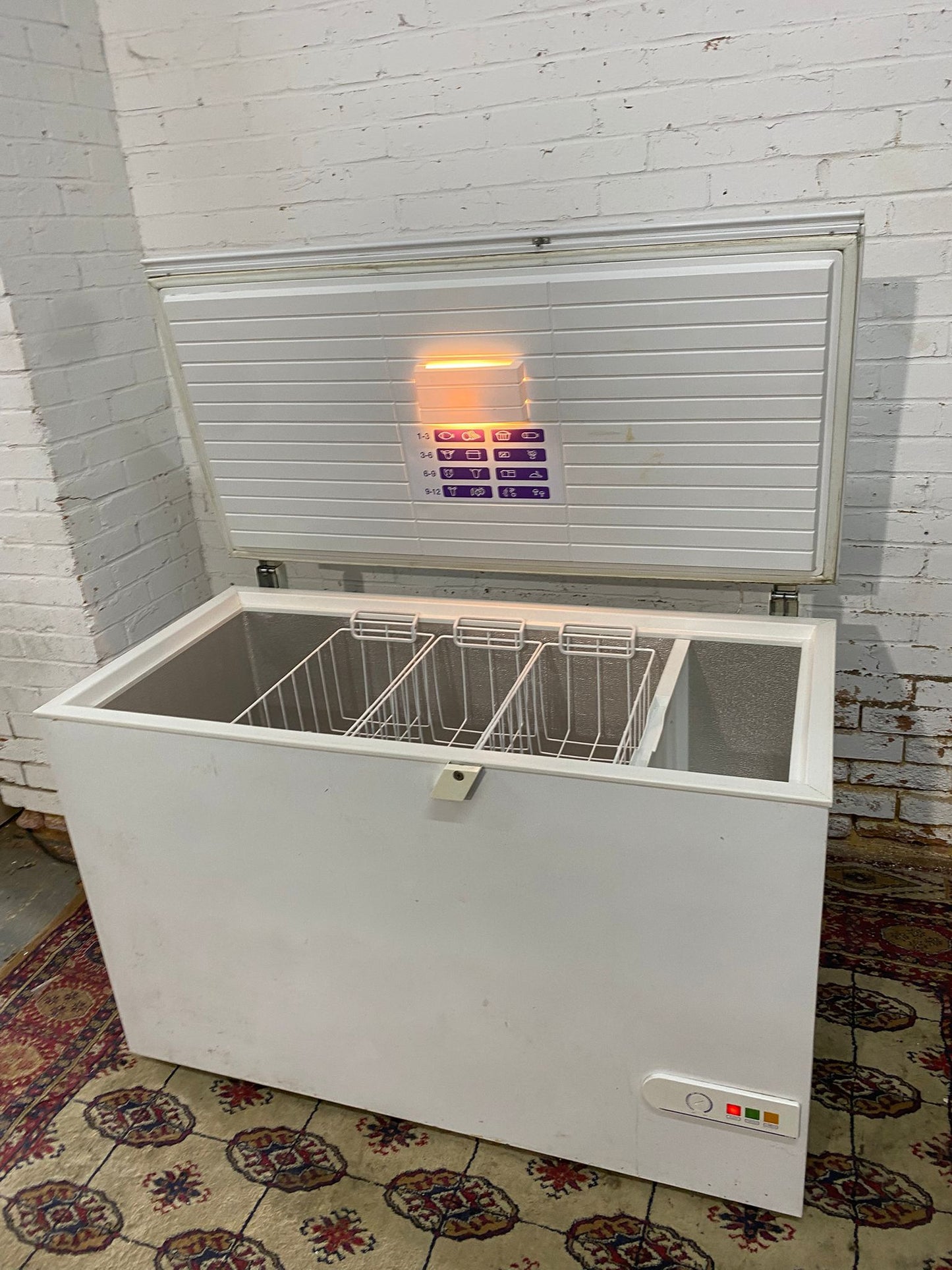 ✅🚐🚐Beautiful 380L Commercial Chest Freezer For Sale
