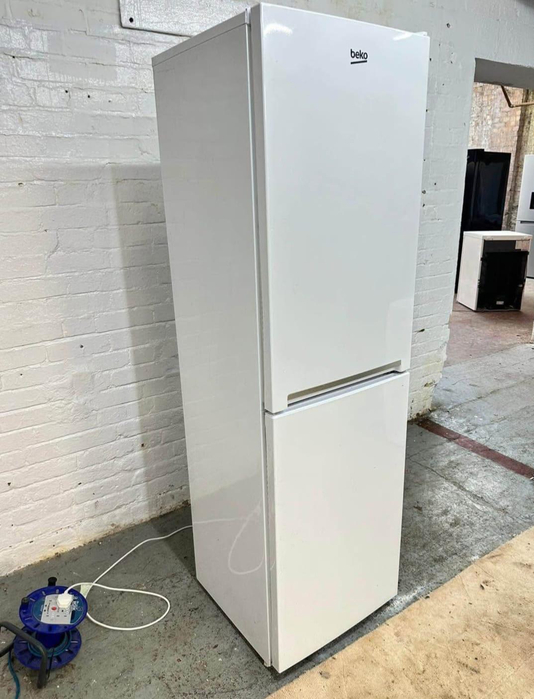 🚐🚐Beautiful Beko 50/50 Fridge Freezer For Sale
