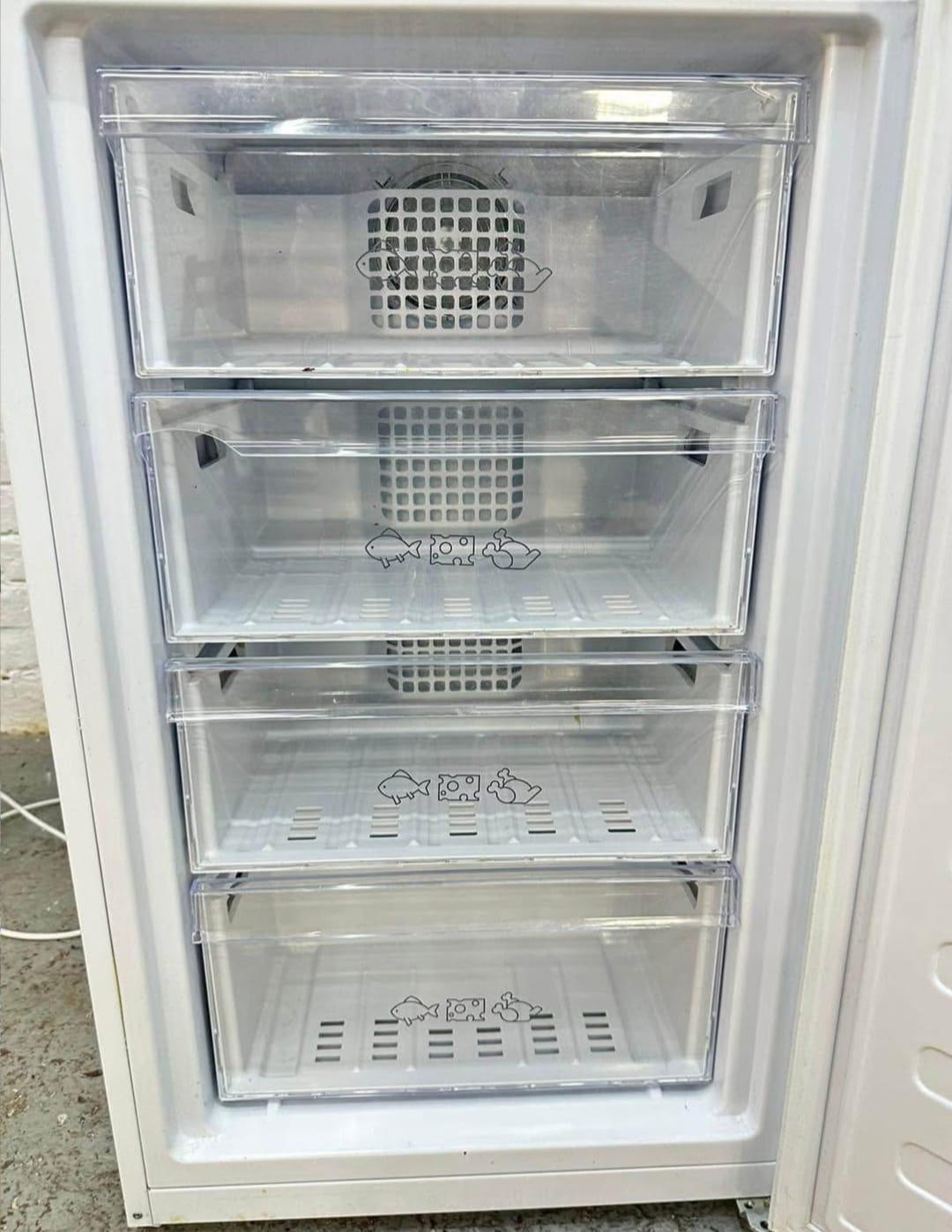 🚐🚐Beautiful Beko 50/50 Fridge Freezer For Sale
