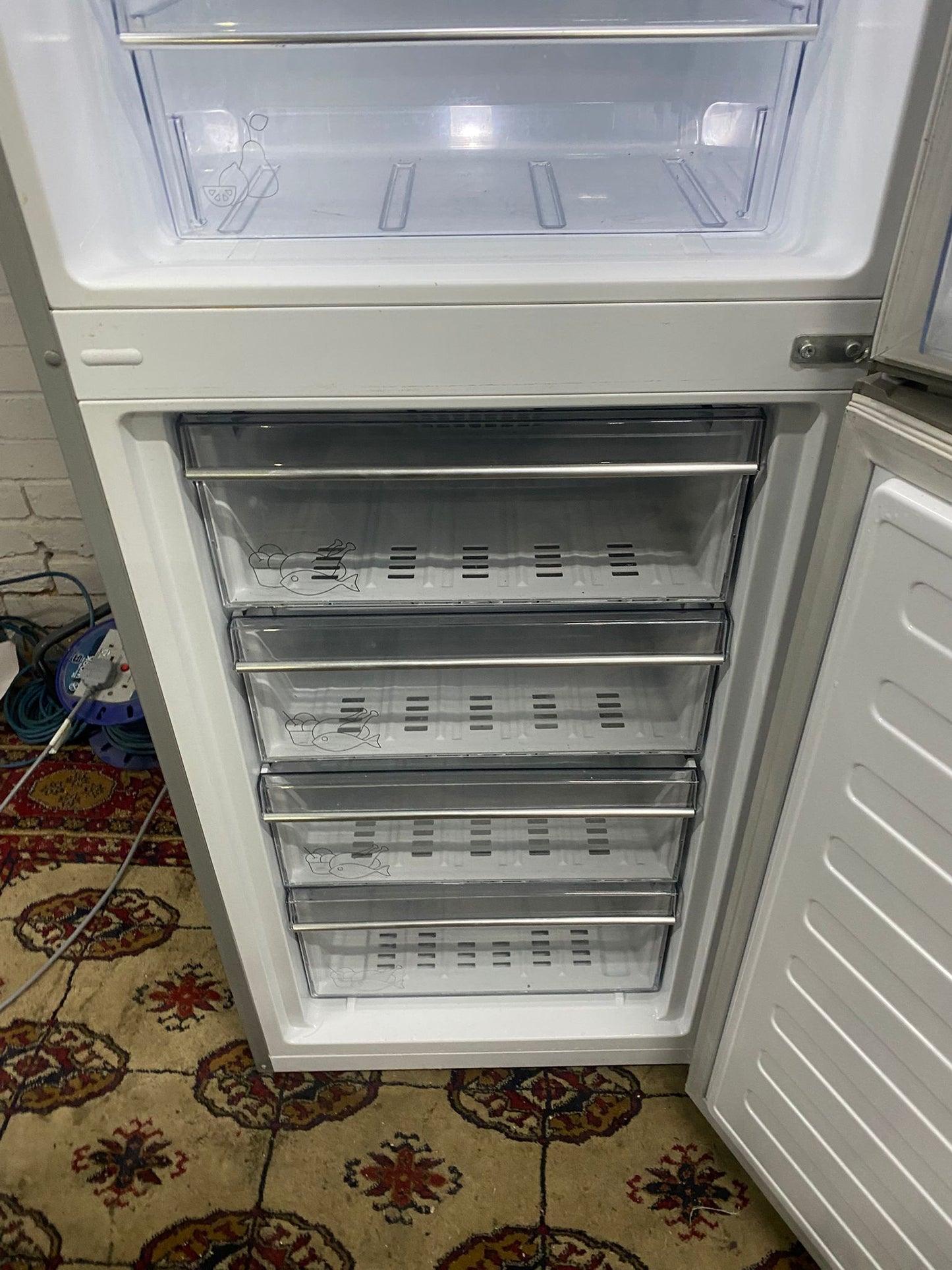 🚐🚐Beautiful Grundin Stainless Steel 50/50 Fridge Freezer For Sale