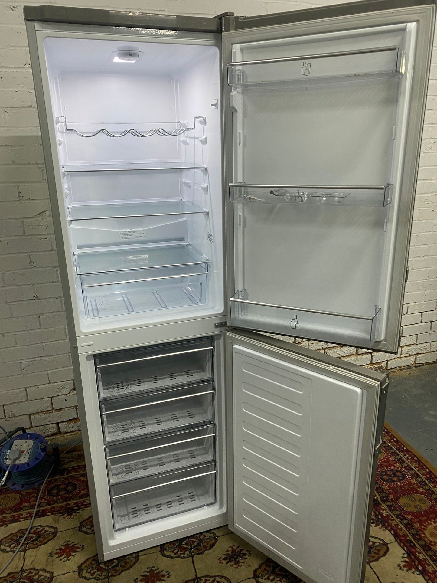 🚐🚐Beautiful Grundin Stainless Steel 50/50 Fridge Freezer For Sale