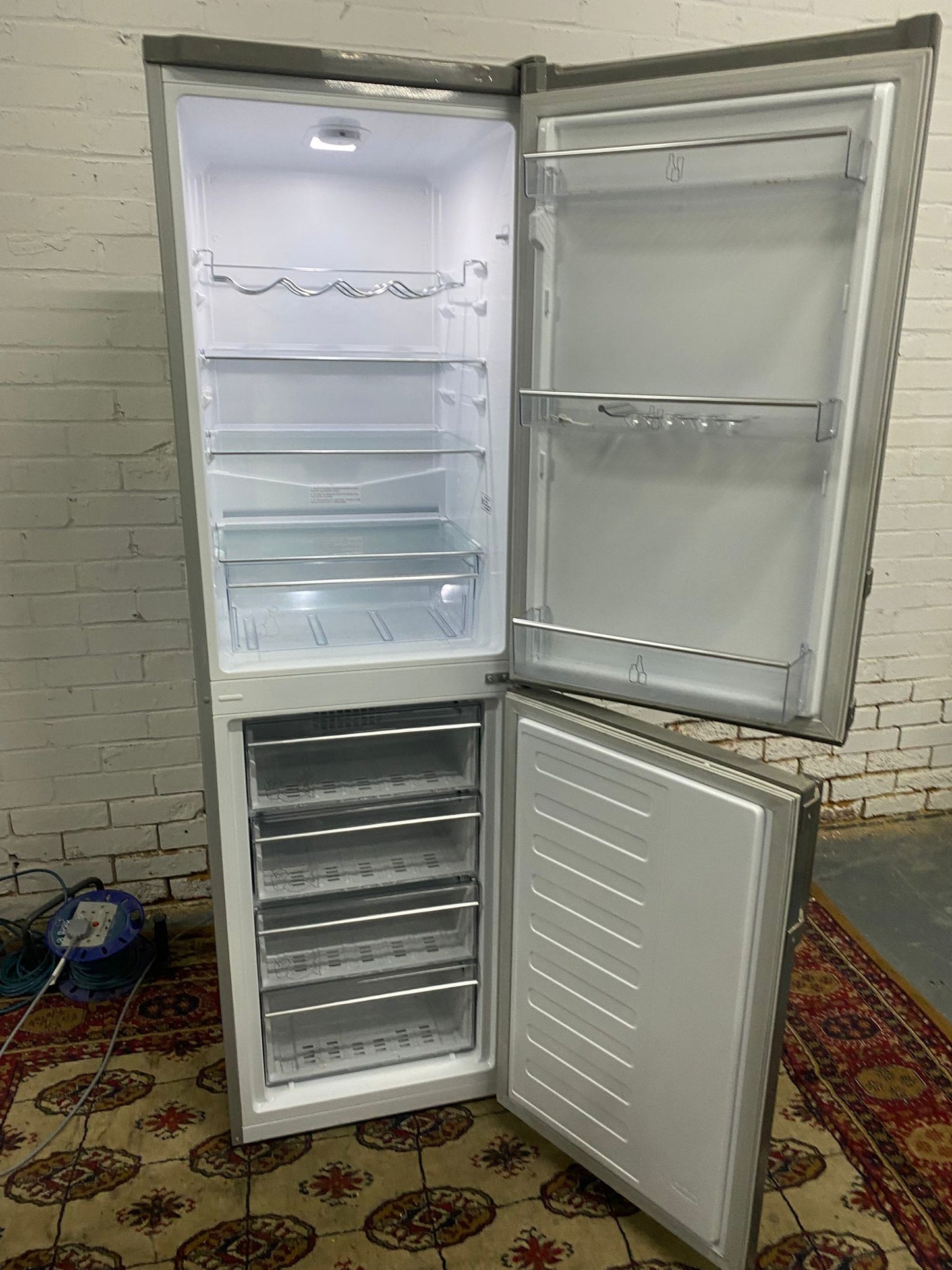 🚐🚐Beautiful Grundin Stainless Steel 50/50 Fridge Freezer For Sale