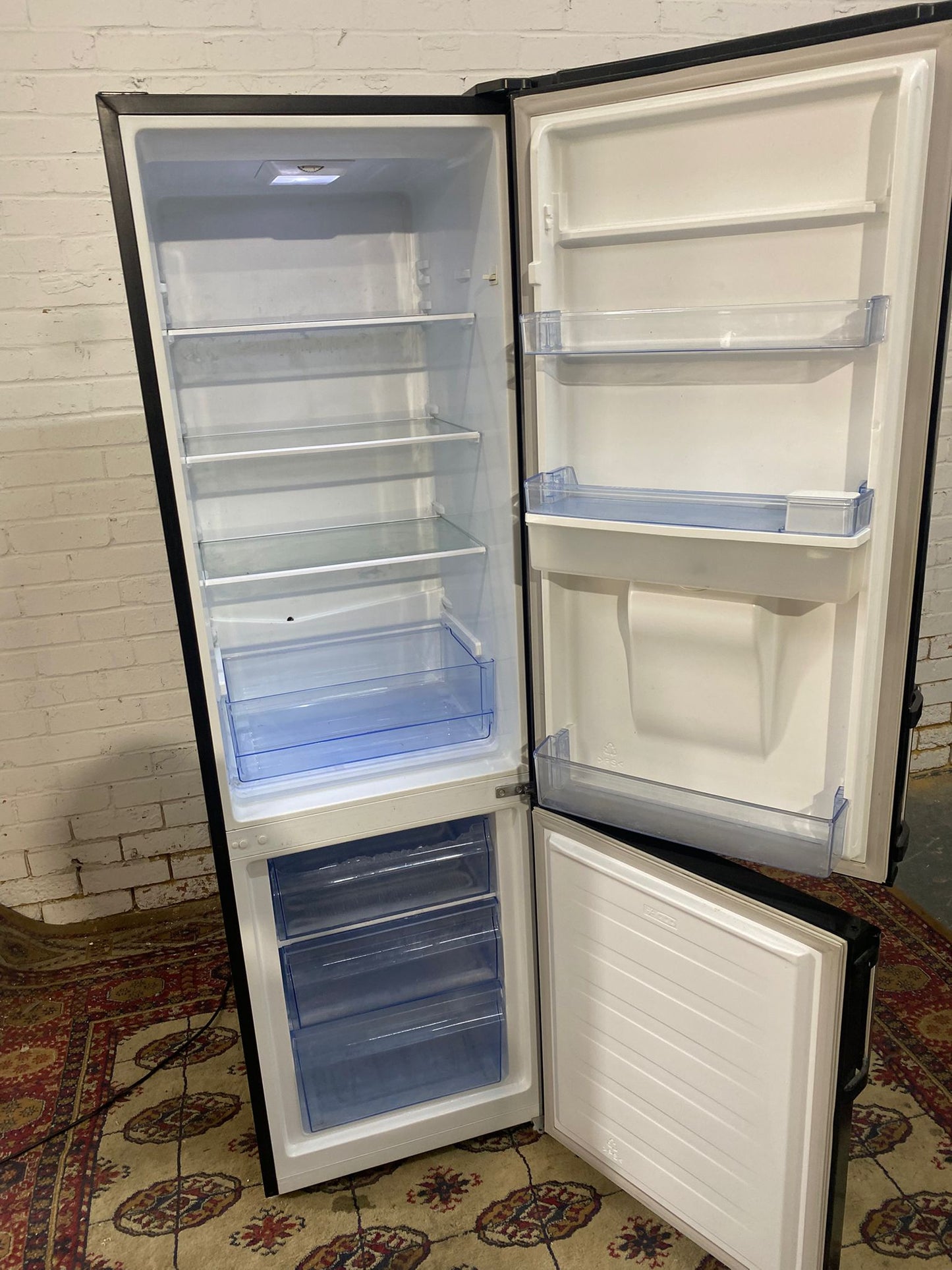 🚐🚐FridgeMaster Black Fridge Freezer With Water Dispenser For Sale