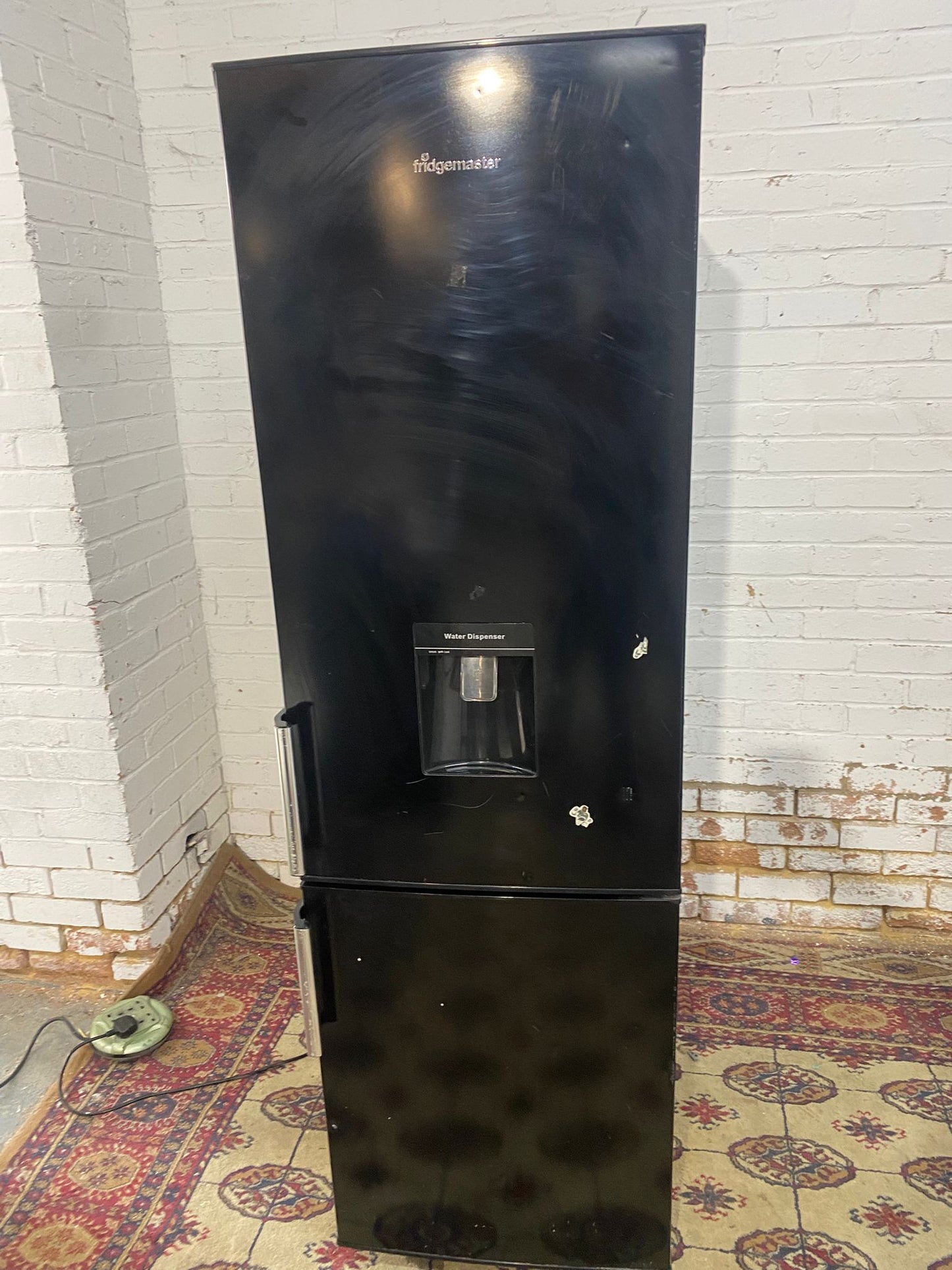 🚐🚐FridgeMaster Black Fridge Freezer With Water Dispenser For Sale