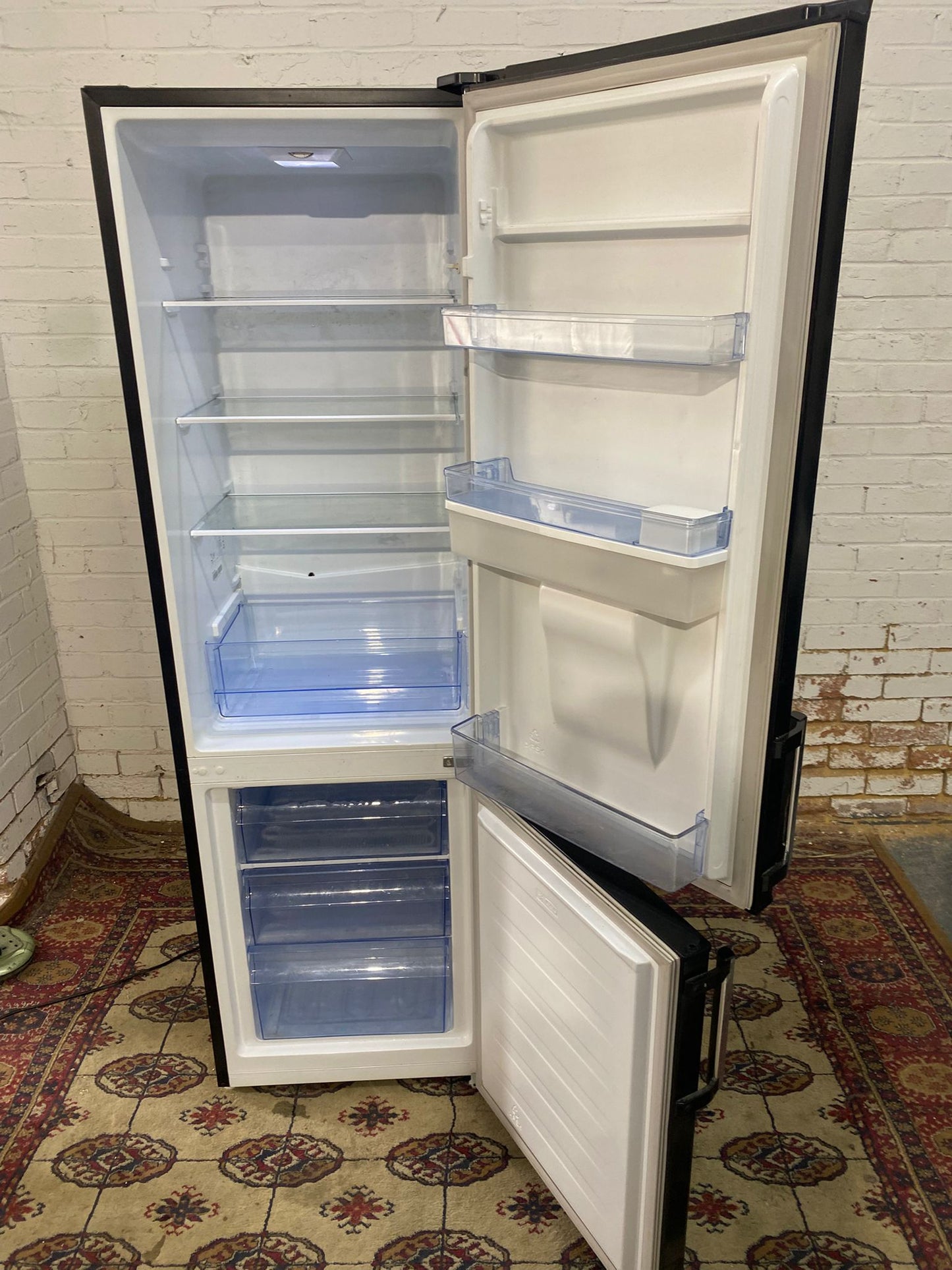 🚐🚐FridgeMaster Black Fridge Freezer With Water Dispenser For Sale