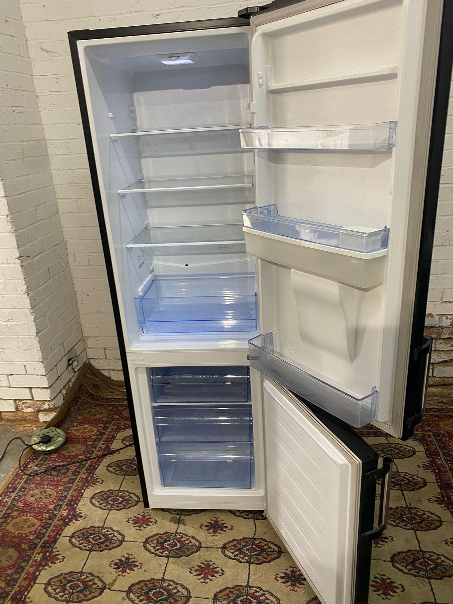 🚐🚐FridgeMaster Black Fridge Freezer With Water Dispenser For Sale