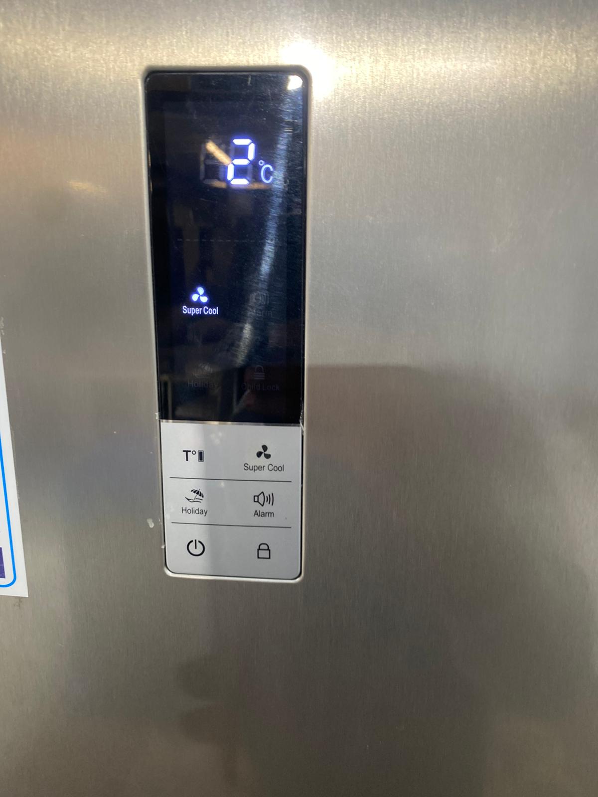 🚐🚐Beautiful Kenwood Standing Fridge For Sale
