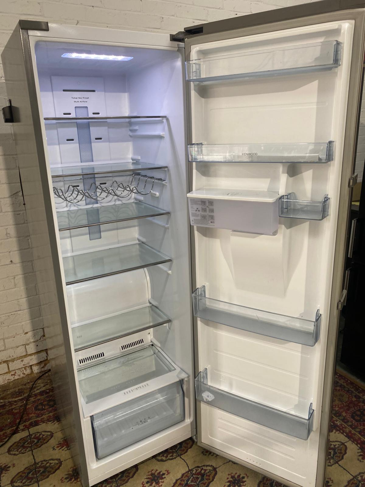 🚐🚐Beautiful Kenwood Standing Fridge For Sale