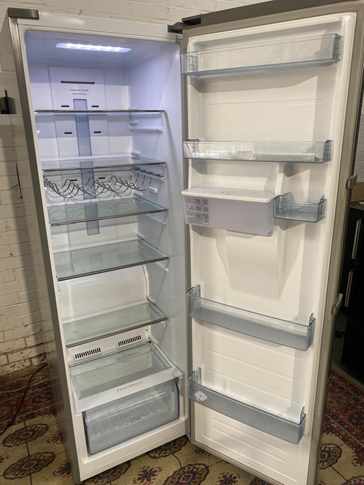 🚐🚐Beautiful Kenwood Standing Fridge For Sale