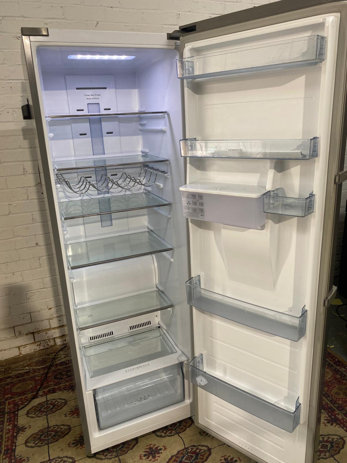 🚐🚐Beautiful Kenwood Standing Fridge For Sale