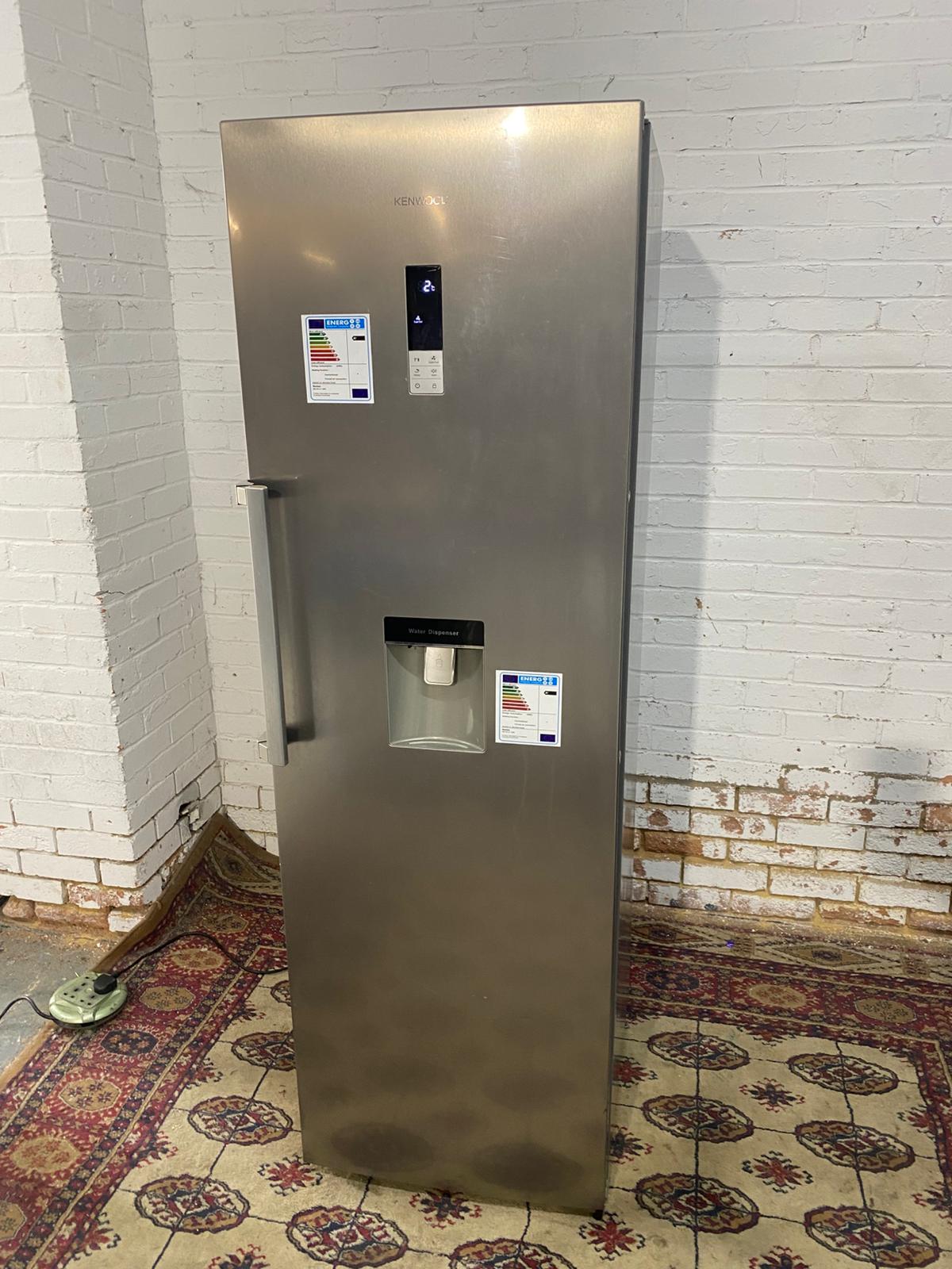 🚐🚐Beautiful Kenwood Standing Fridge For Sale