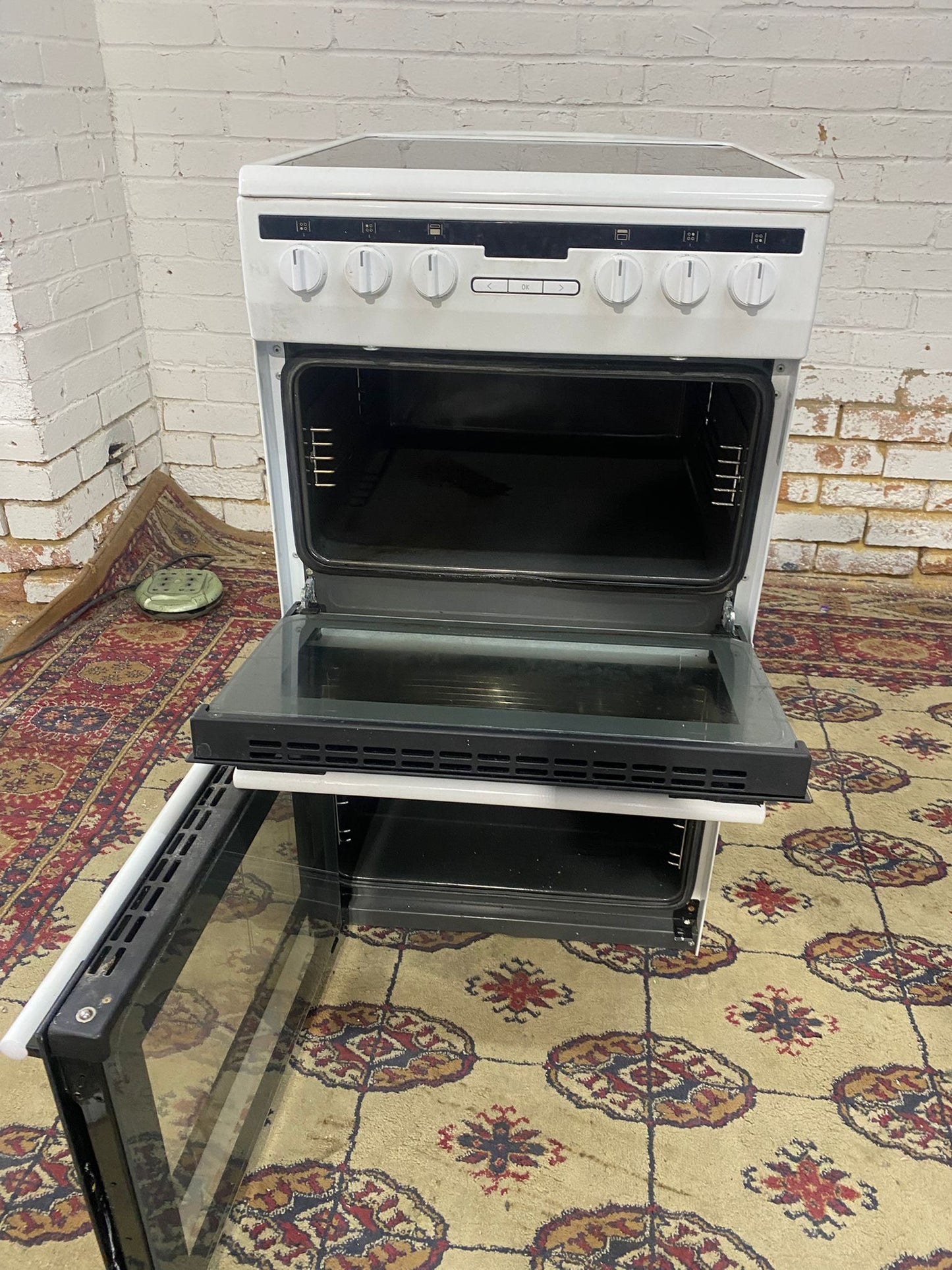 🚚Beautiful 50 CM Amica White Electric Ceramic Cooker With Oven/Grill For Sale