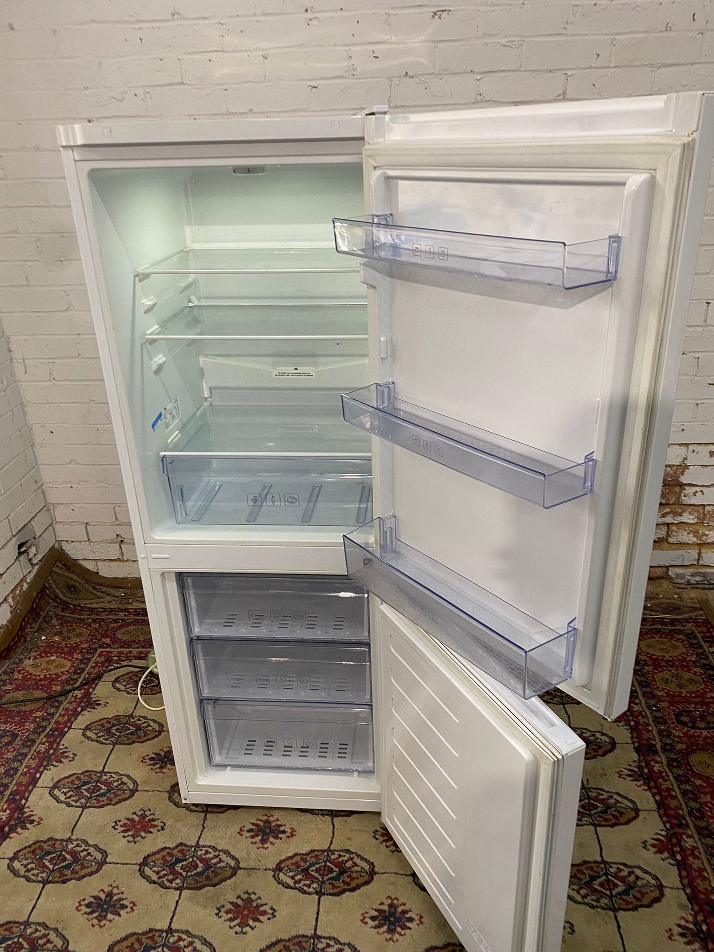🚐🚐Beautiful Beko Fridge Freezer For Sale