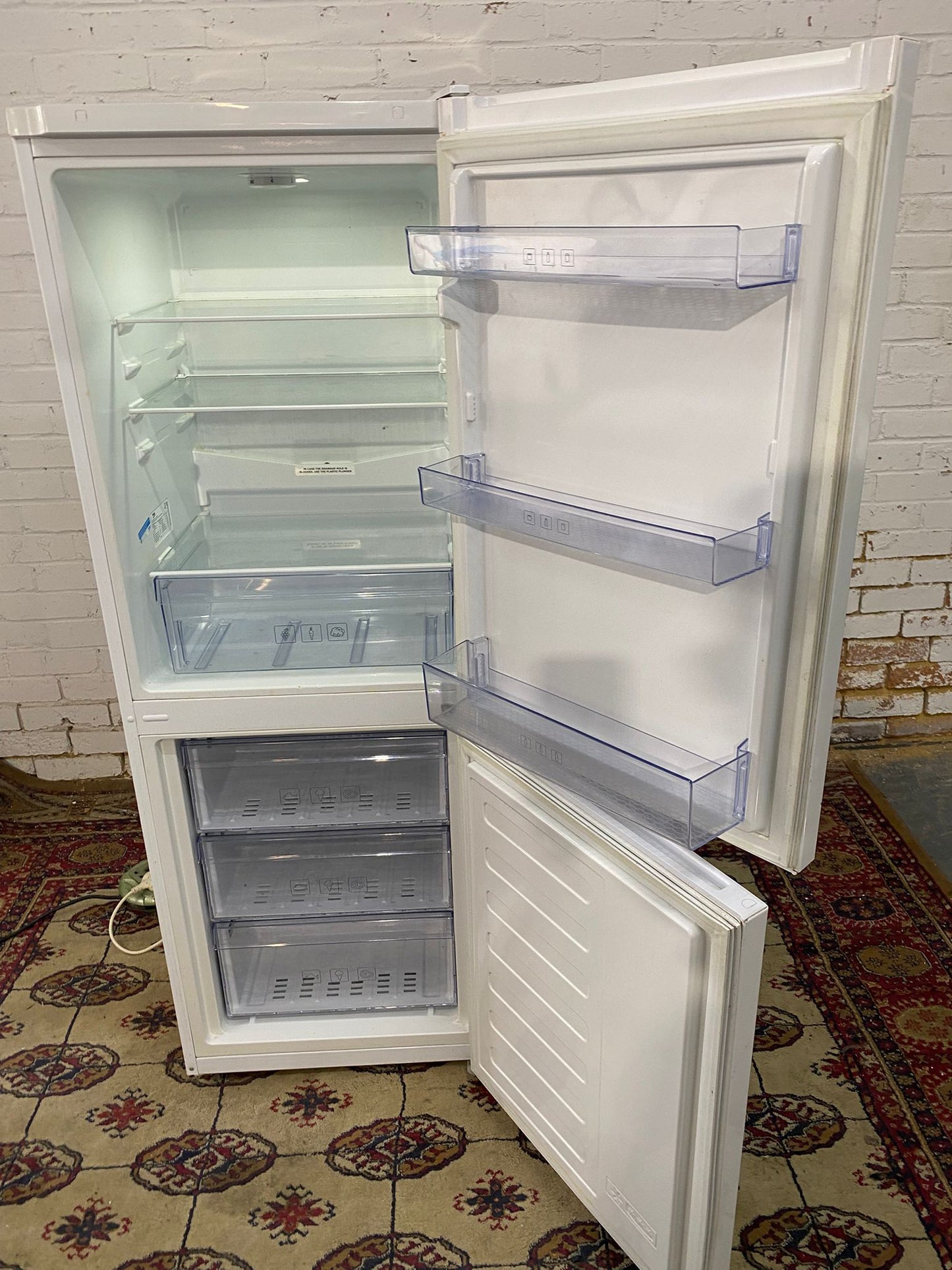 🚐🚐Beautiful Beko Fridge Freezer For Sale